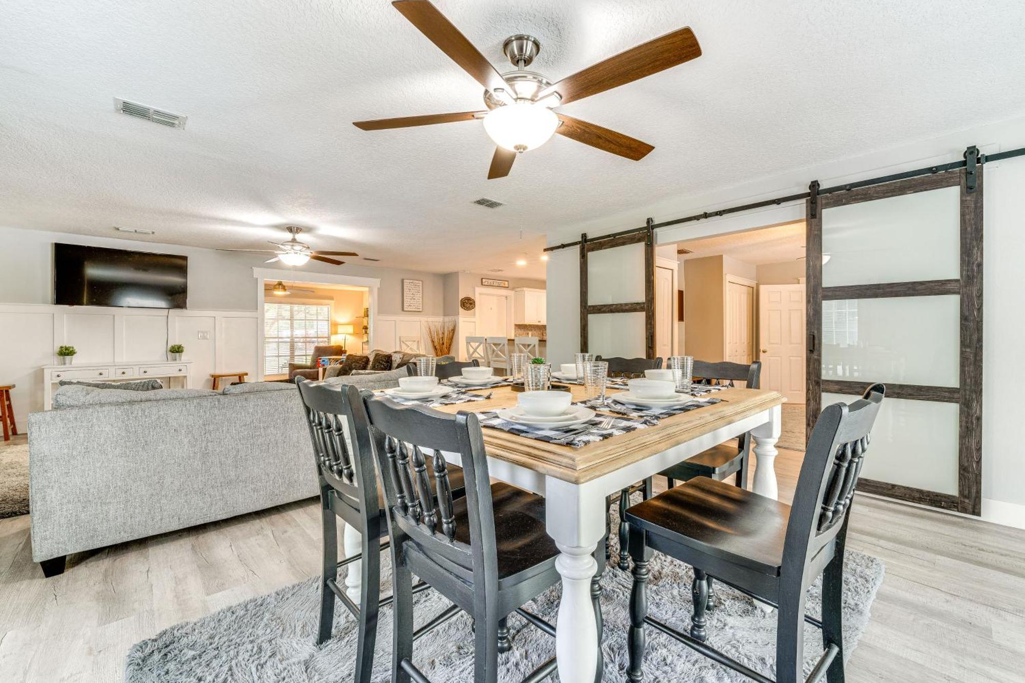 Spacious With Private Outdoor Oasis!