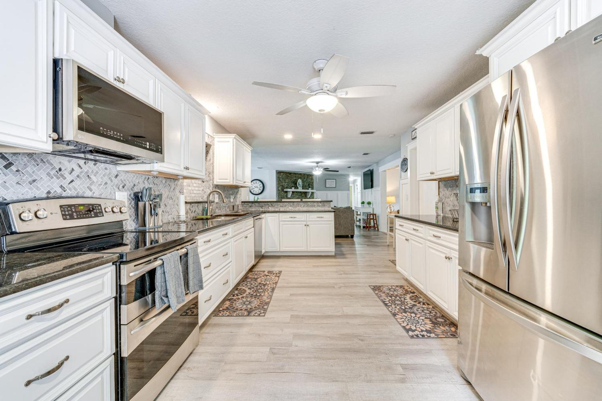 Spacious With Private Outdoor Oasis!