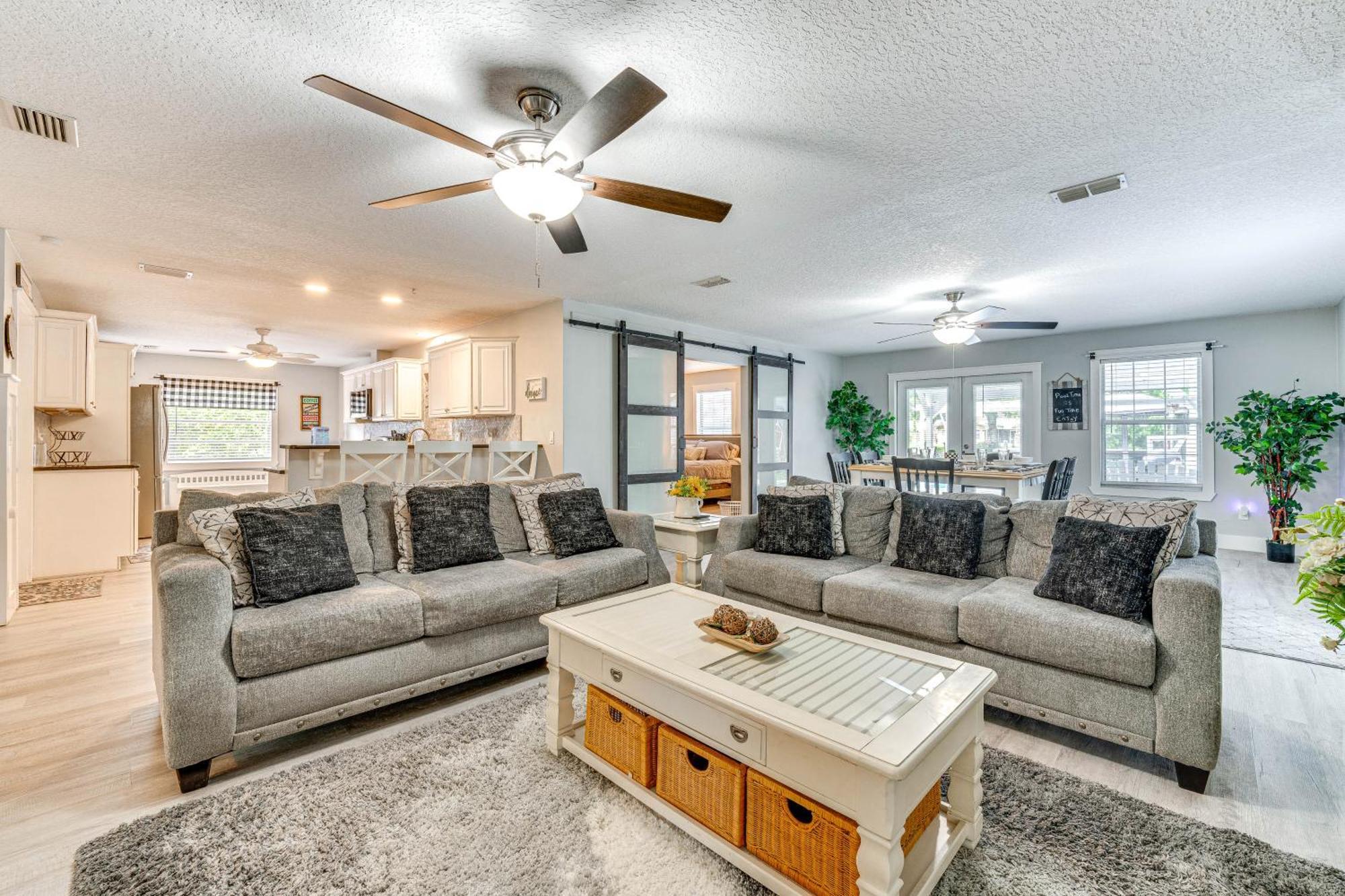 Spacious With Private Outdoor Oasis! * Tavares