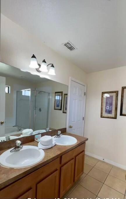 Family Home, Pool, Spa, In Gated -126 Holiday home