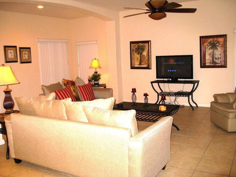 Family Home, Pool, Spa, In Gated -126 Holiday home
