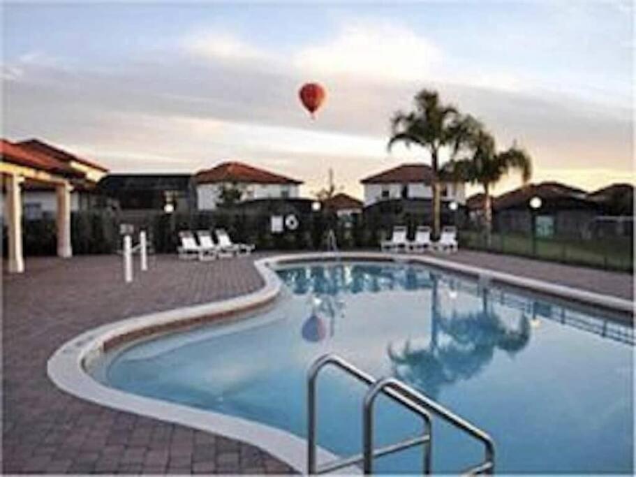 Family Home, Pool, Spa, In Gated -126 Holiday home *