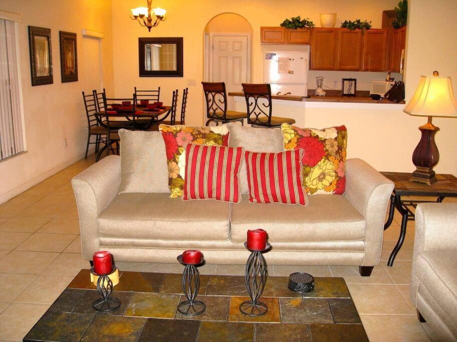 Family Home, Pool, Spa, In Gated -126 Holiday home