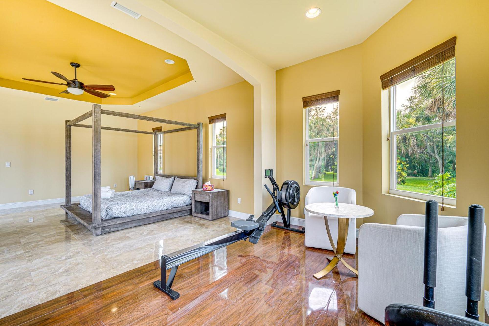 Sunny Oasis Swim, Golf, Shop And More! Holiday home Sarasota