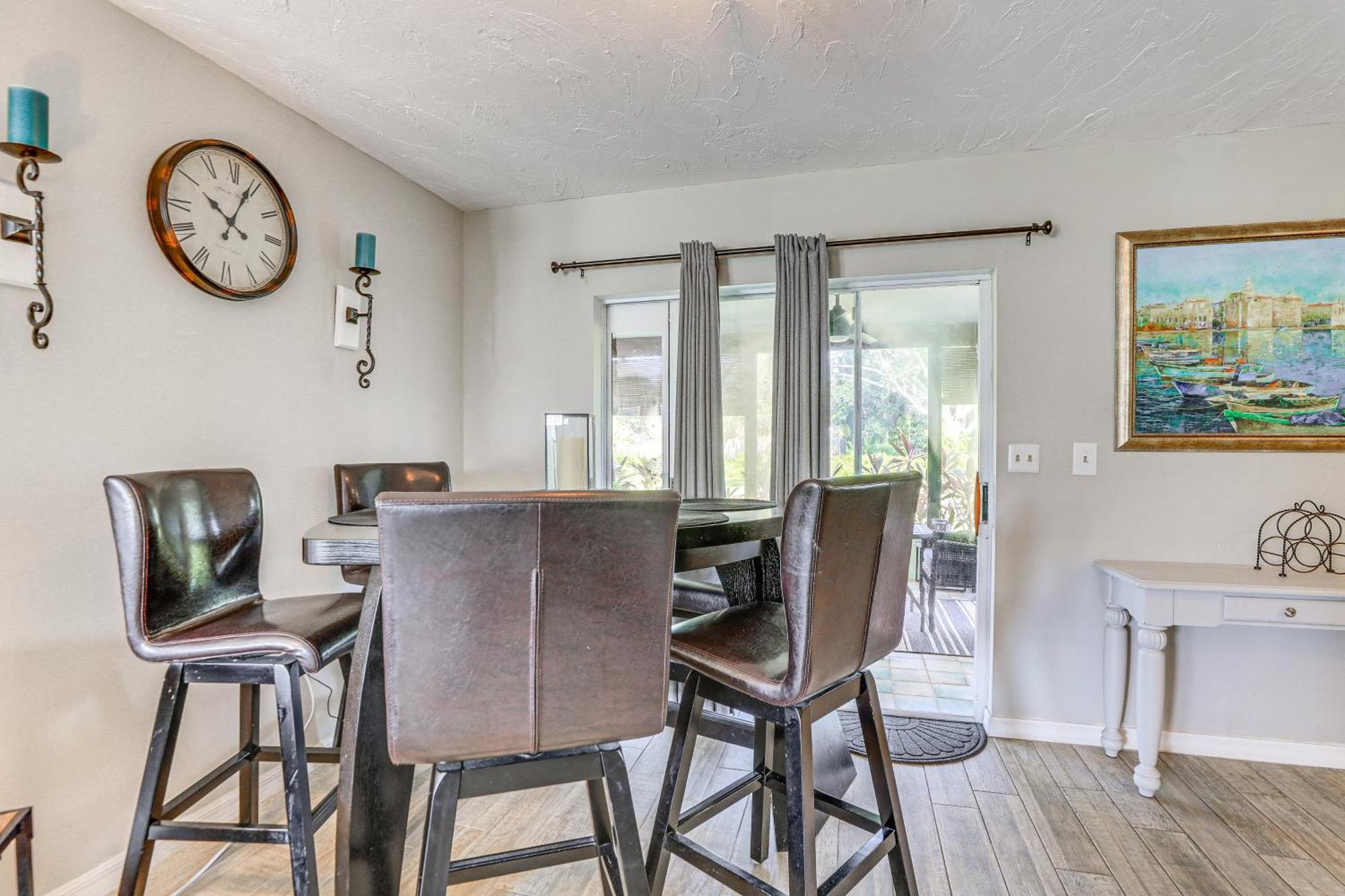 Lovely Retreat Walk To Manasota Key Beach! Holiday home