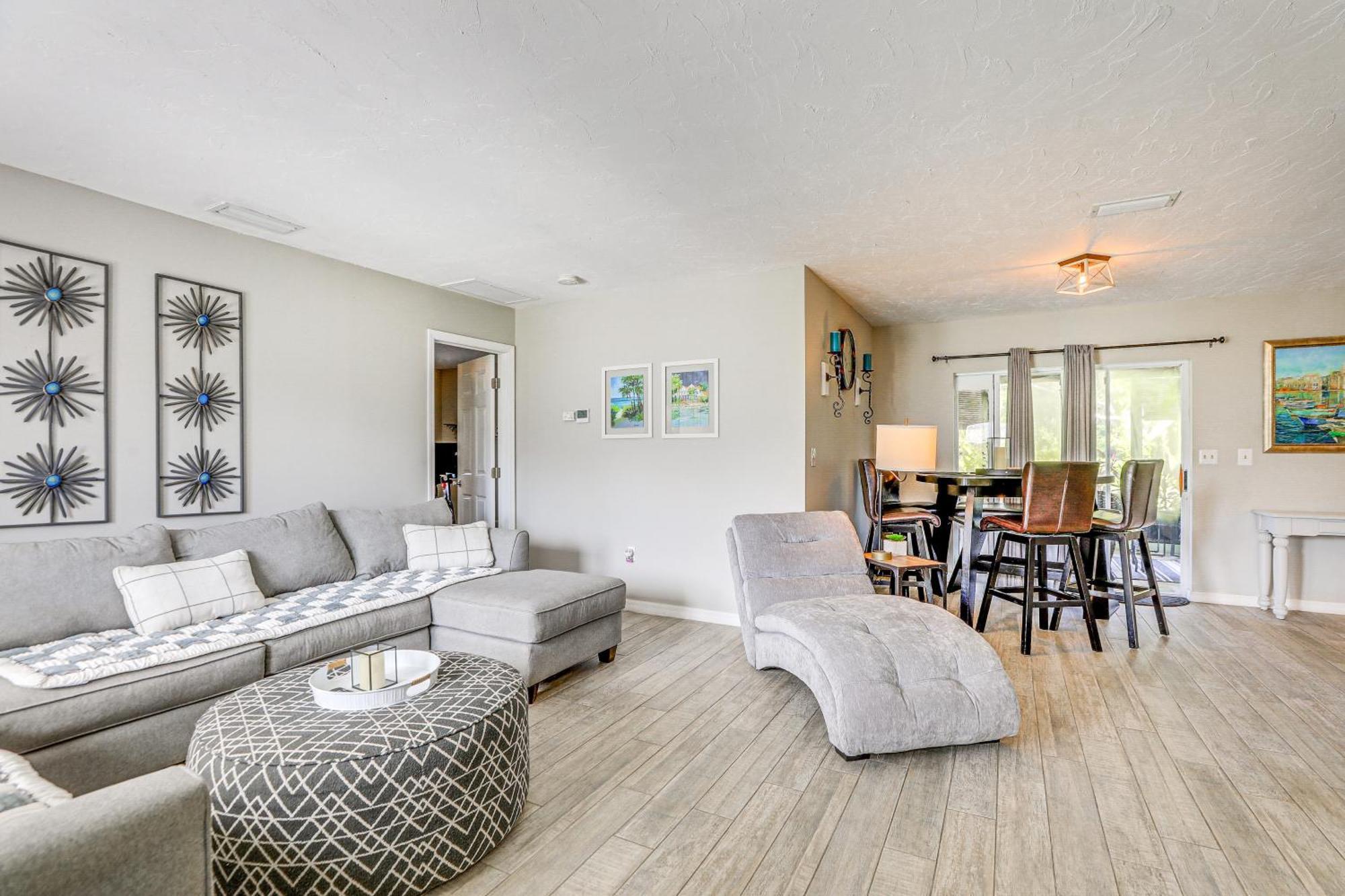 Lovely Retreat Walk To Manasota Key Beach! Holiday home Englewood