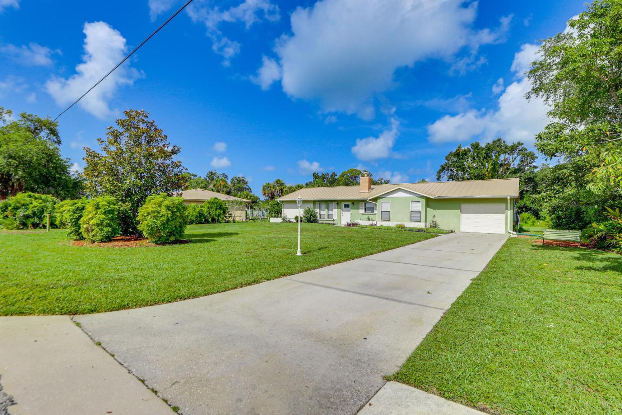 Holiday home Lovely Retreat Walk To Manasota Key Beach!