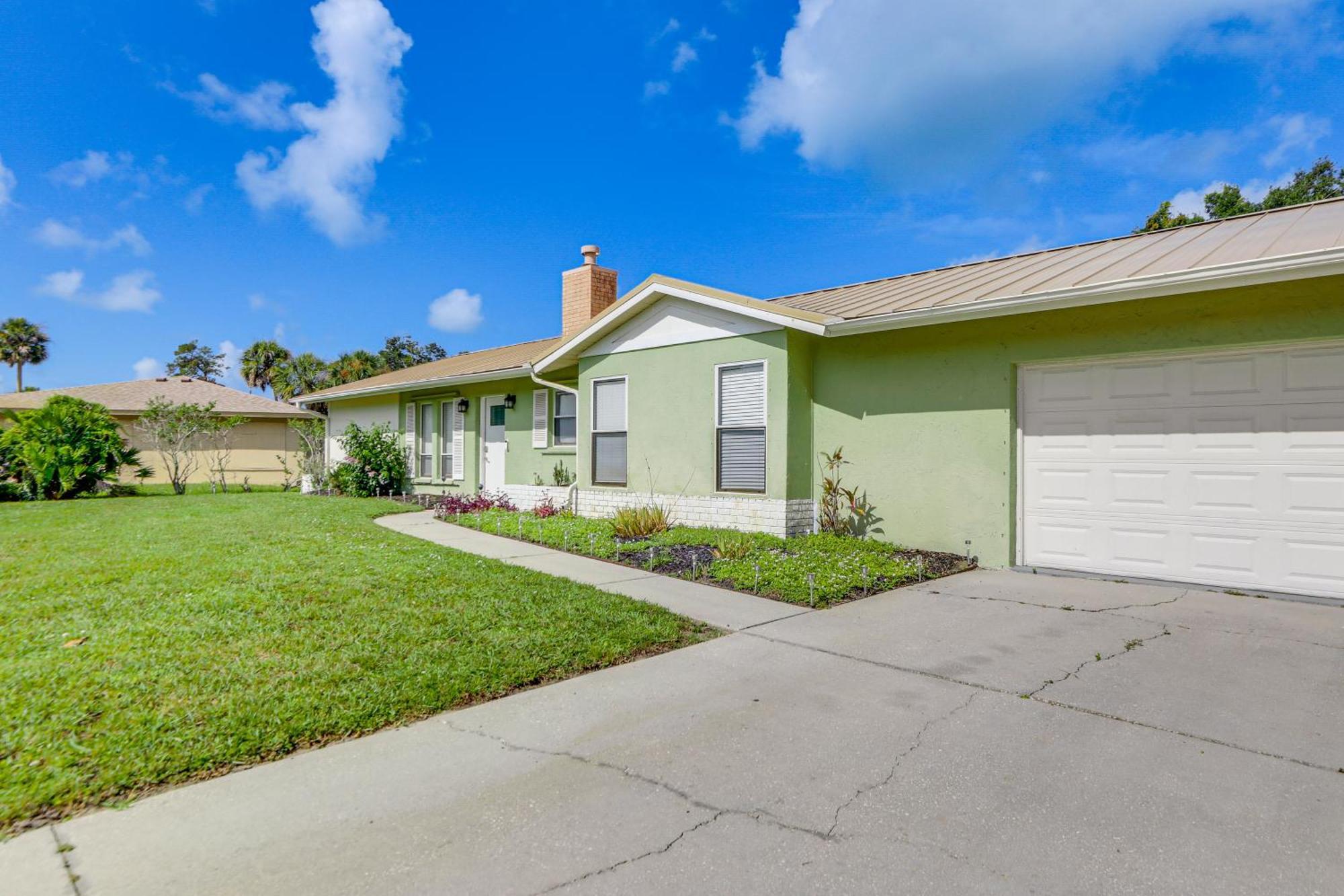 Lovely Retreat Walk To Manasota Key Beach! Holiday home Englewood