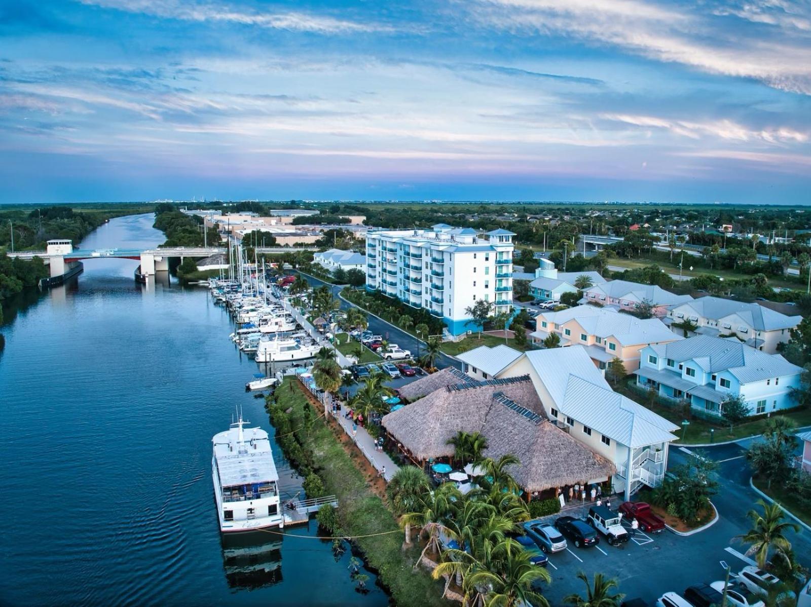 Dolphins Vacation Resort *