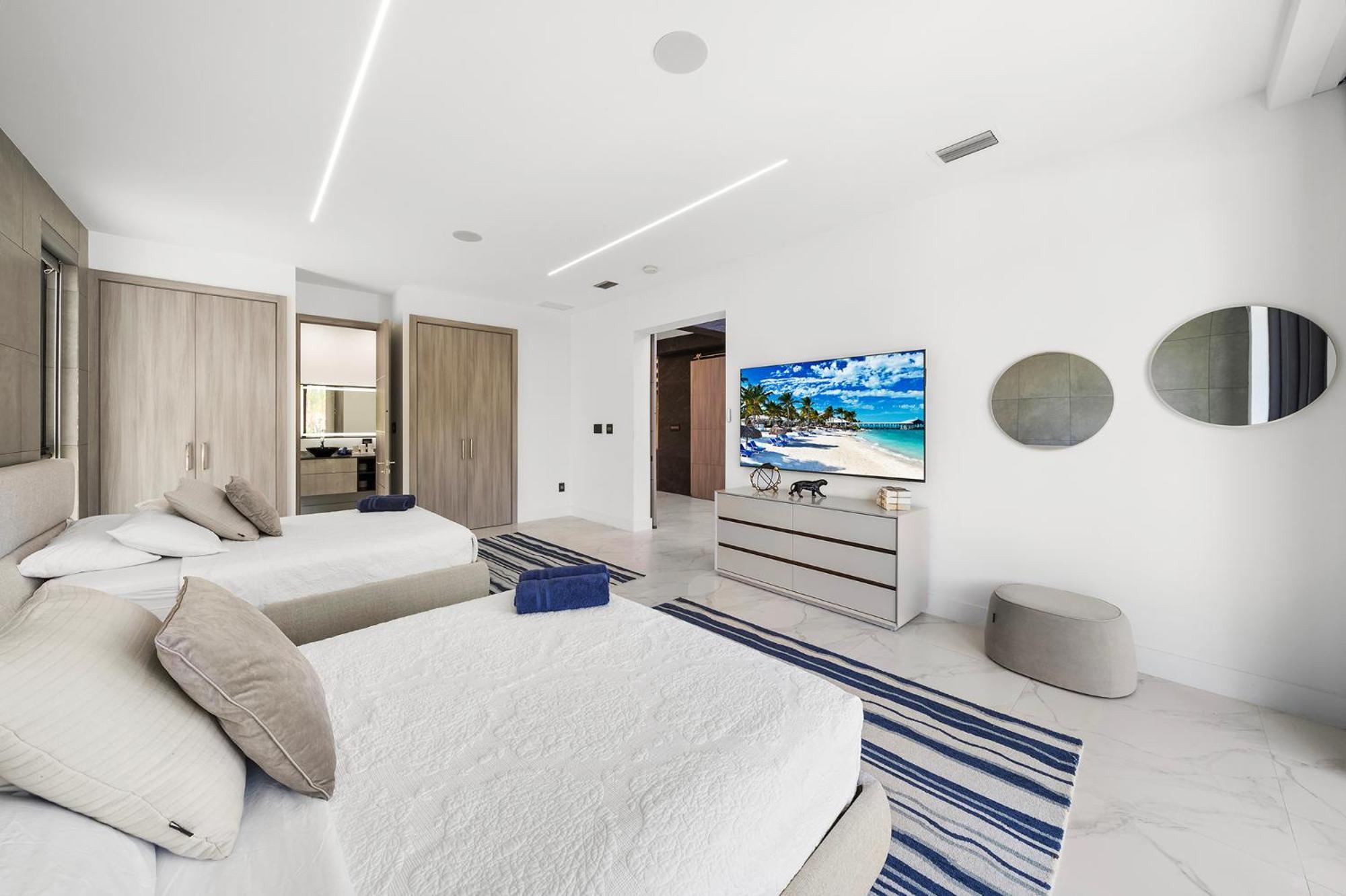 Waterfront 6 Bedrooms Sleeps 14 People * Miami