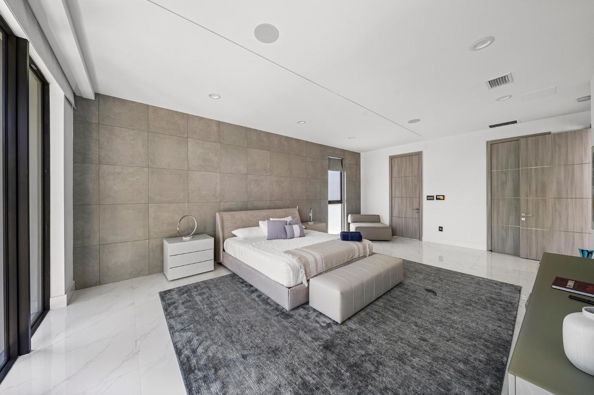 Waterfront 6 Bedrooms Sleeps 14 People Villa Miami