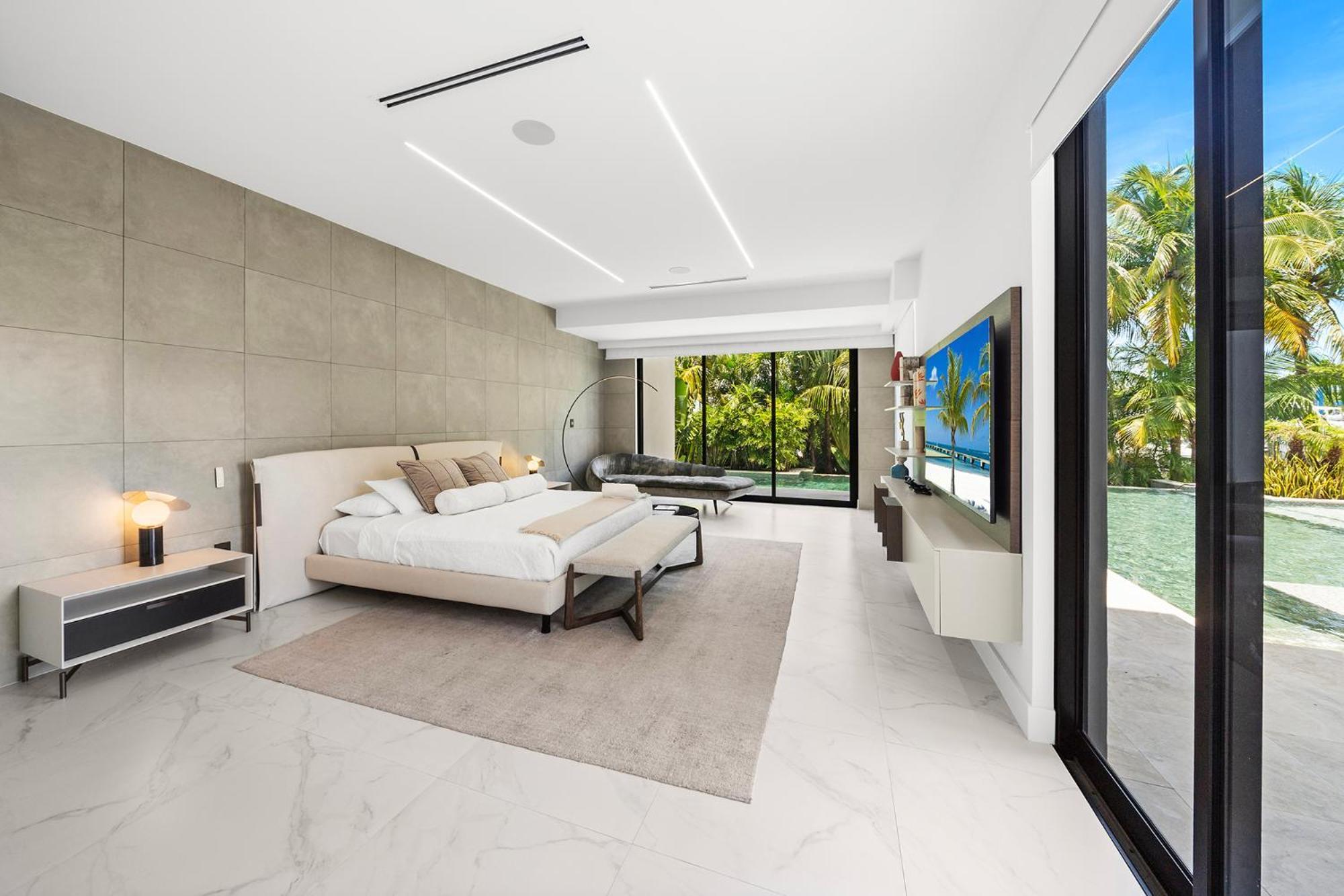 Waterfront 6 Bedrooms Sleeps 14 People Villa Miami