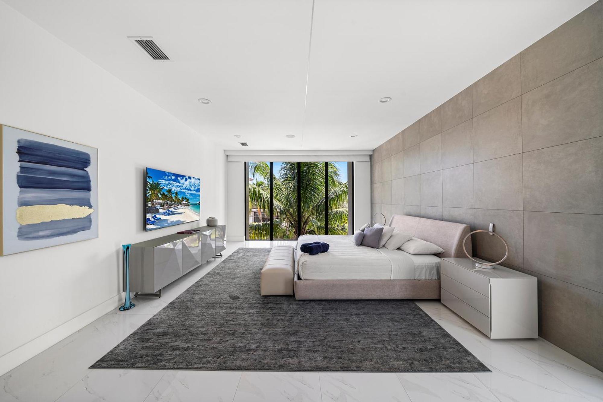Waterfront 6 Bedrooms Sleeps 14 People *