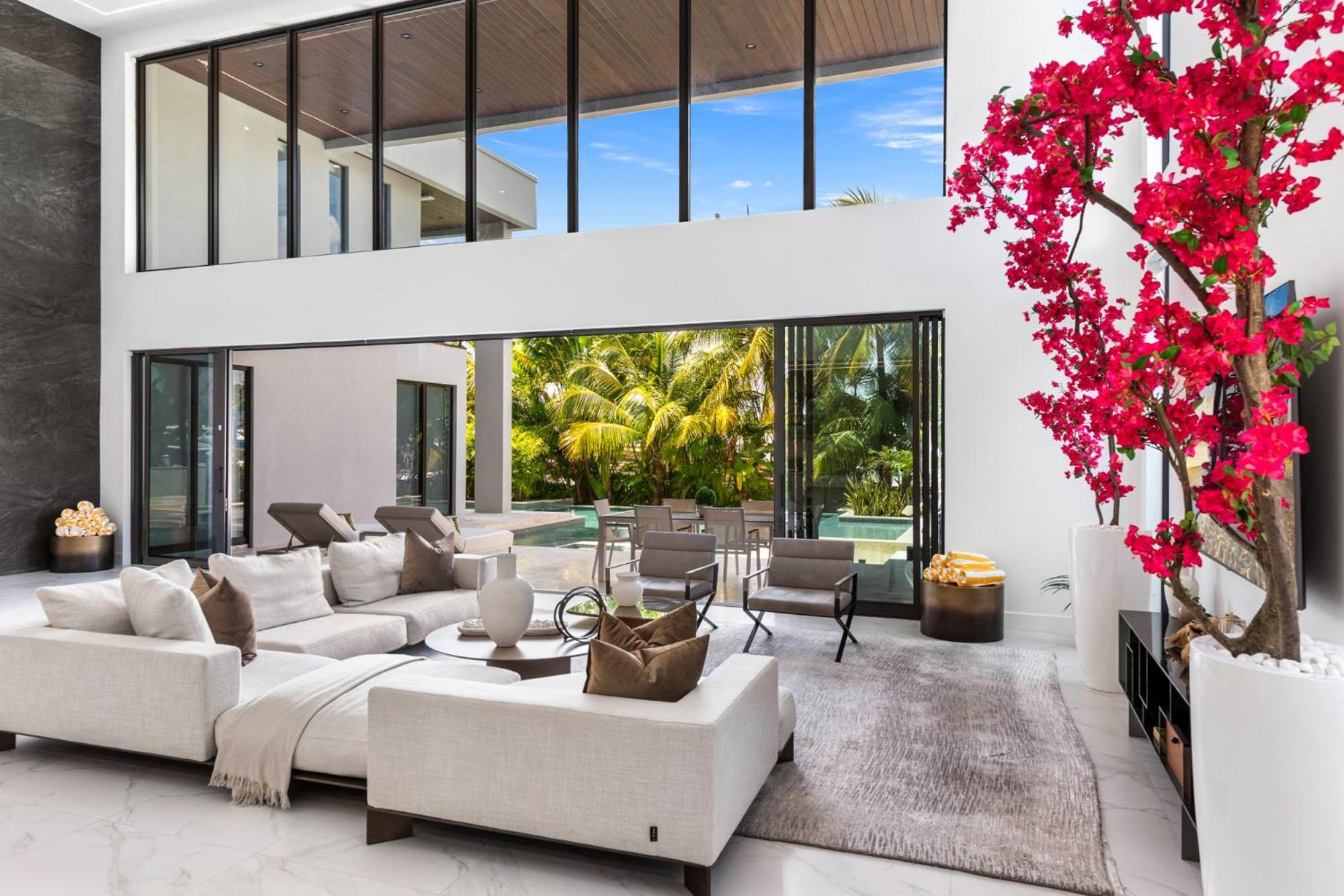 Waterfront 6 Bedrooms Sleeps 14 People Villa Miami