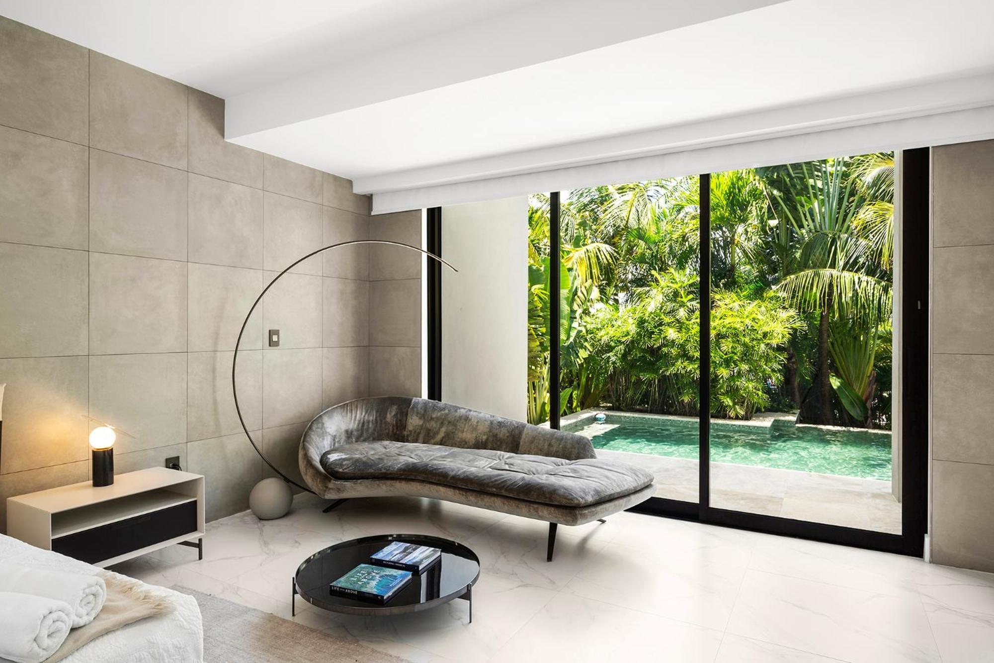 Waterfront 6 Bedrooms Sleeps 14 People *