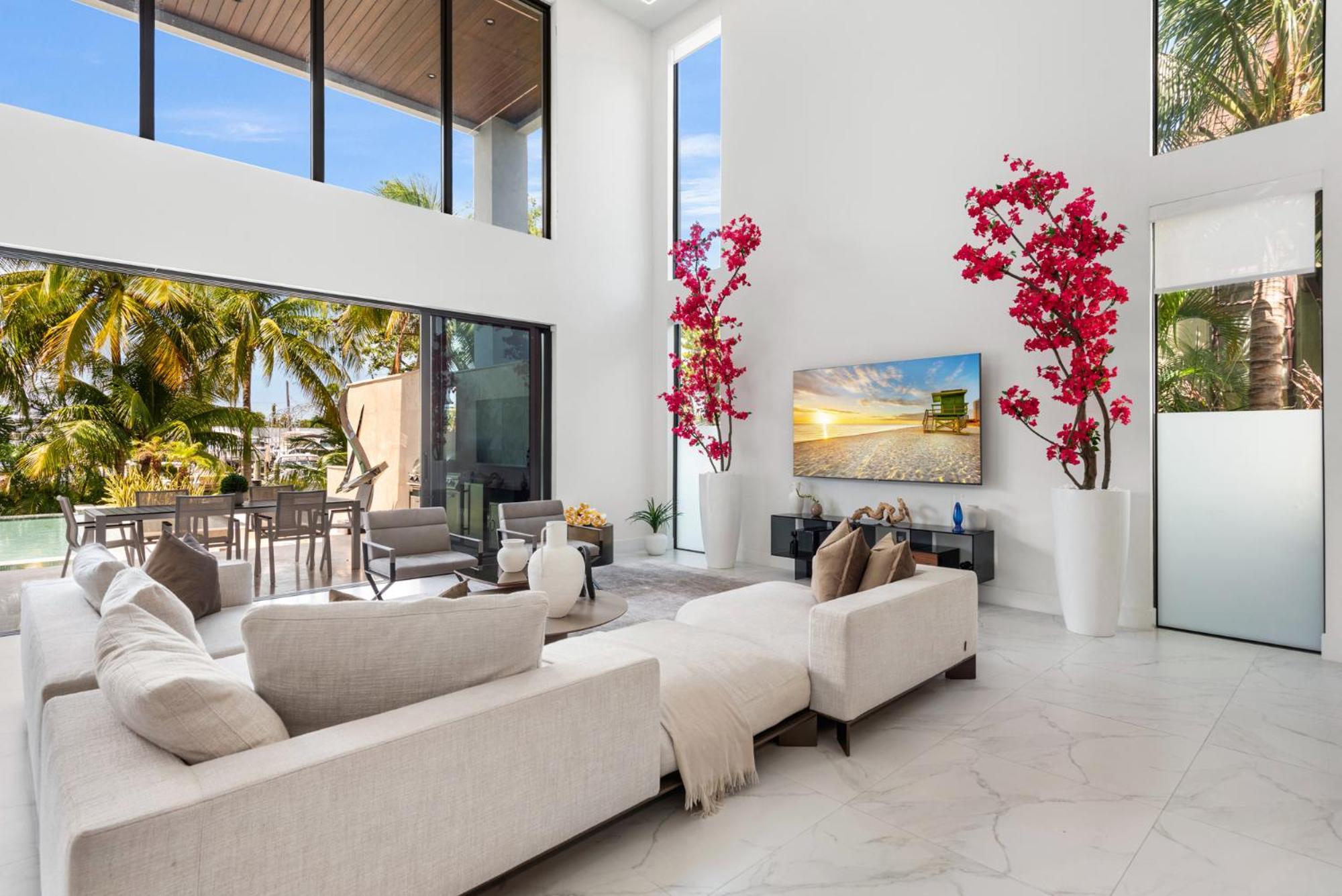 Waterfront 6 Bedrooms Sleeps 14 People Villa Miami