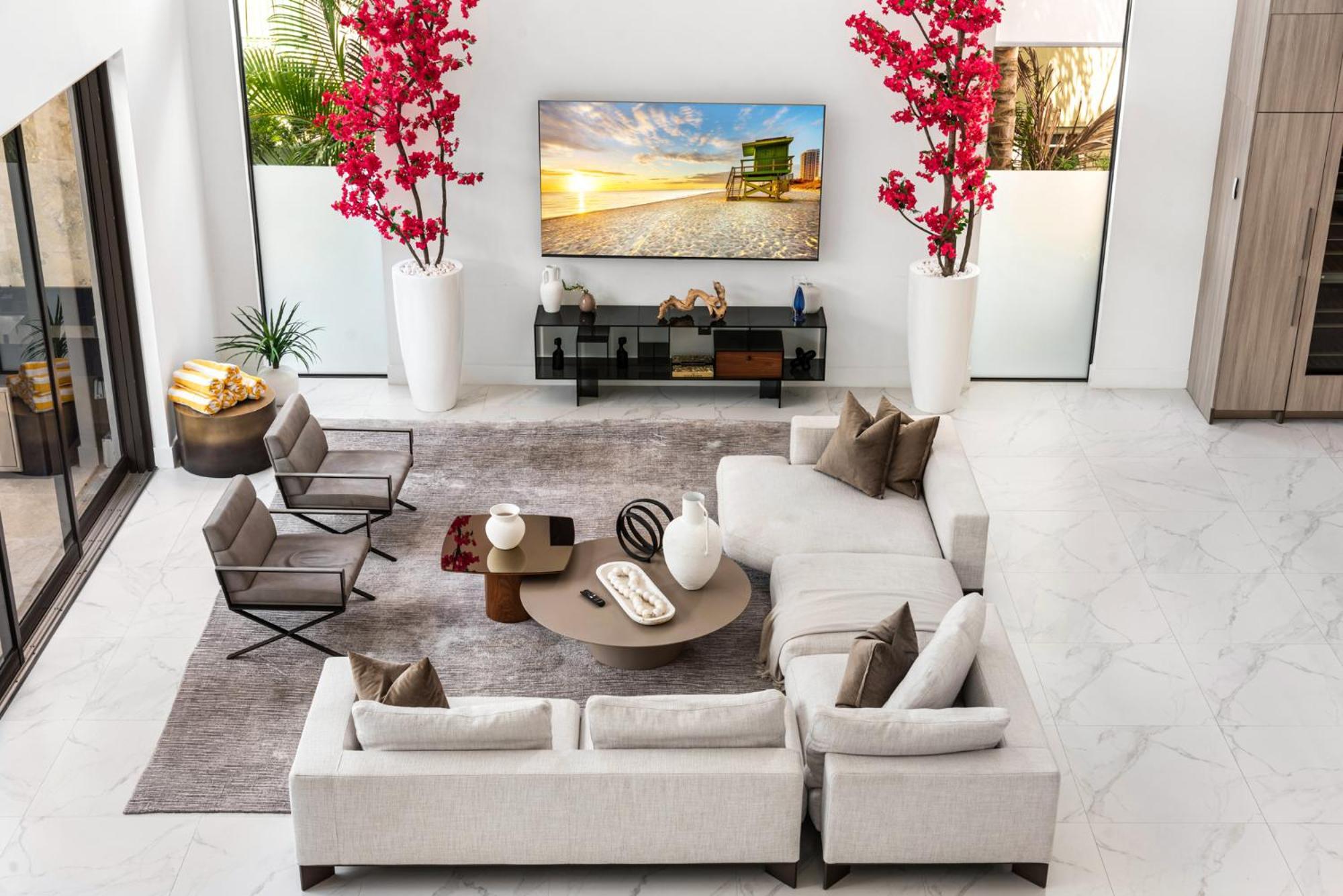Waterfront 6 Bedrooms Sleeps 14 People *