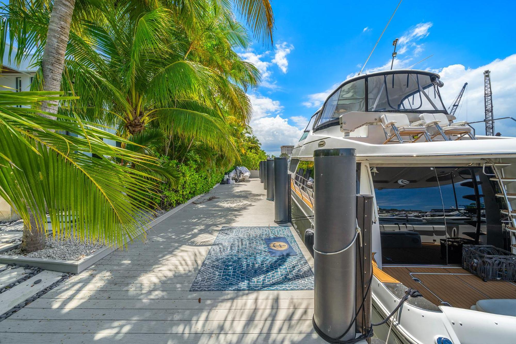 Waterfront 6 Bedrooms Sleeps 14 People *