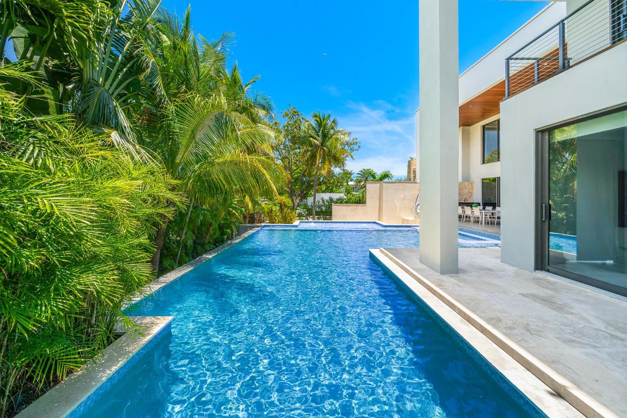 Waterfront 6 Bedrooms Sleeps 14 People * Miami