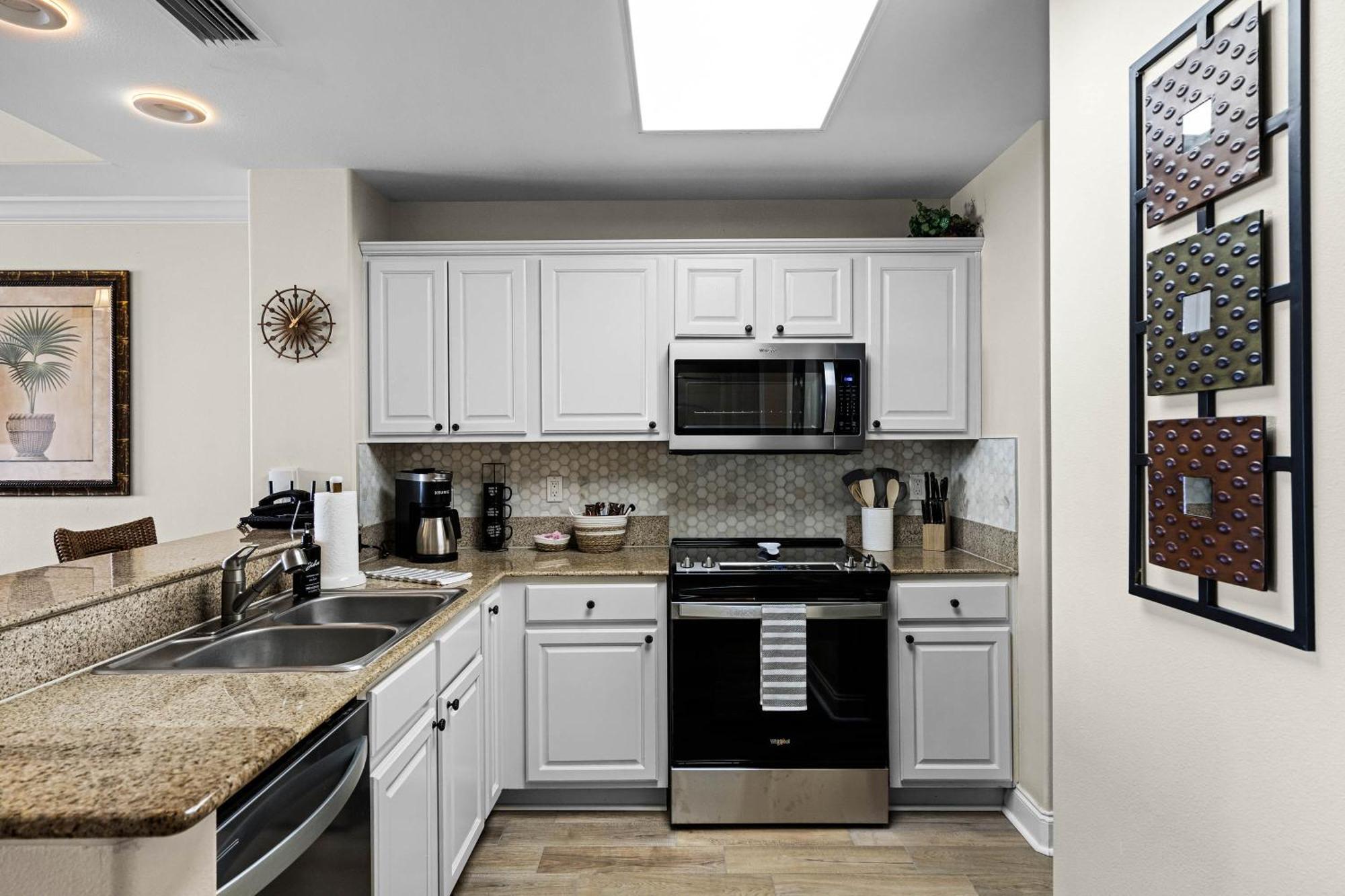 Sunshine Oasis - Orlando Lakefront Luxury Aparthotel *