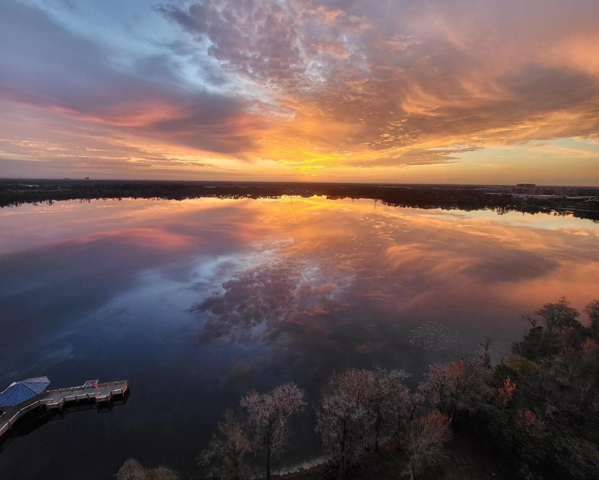 Sunshine Oasis - Orlando Lakefront Luxury Aparthotel
