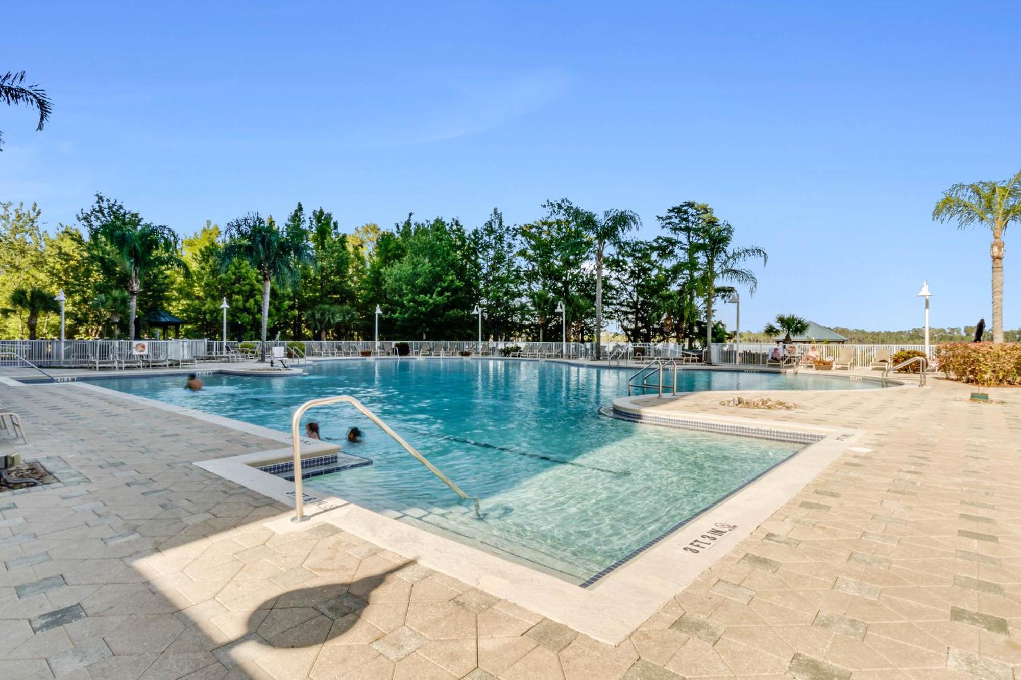 Sunshine Oasis - Orlando Lakefront Luxury Aparthotel *