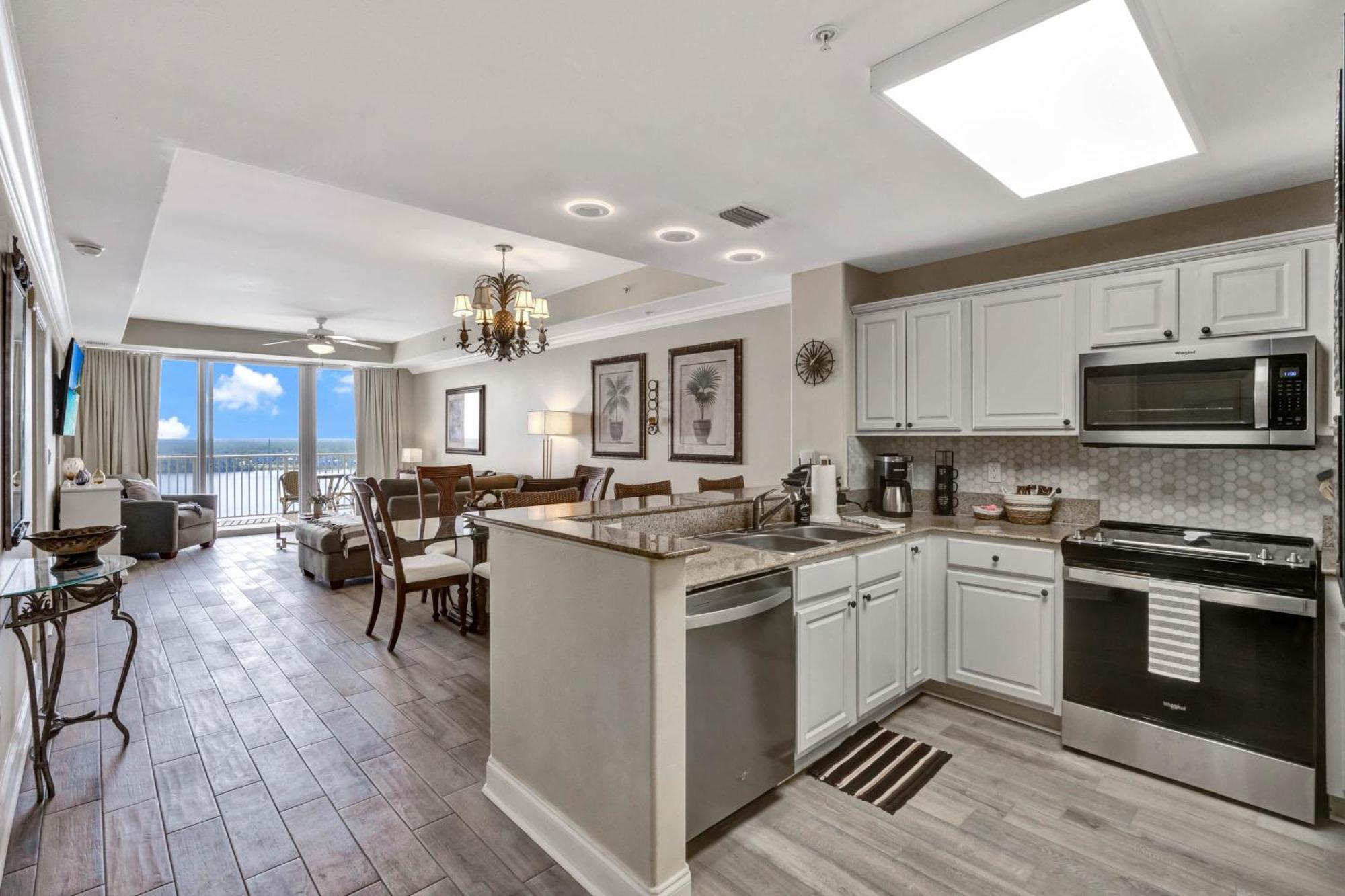 Sunshine Oasis - Orlando Lakefront Luxury Aparthotel *