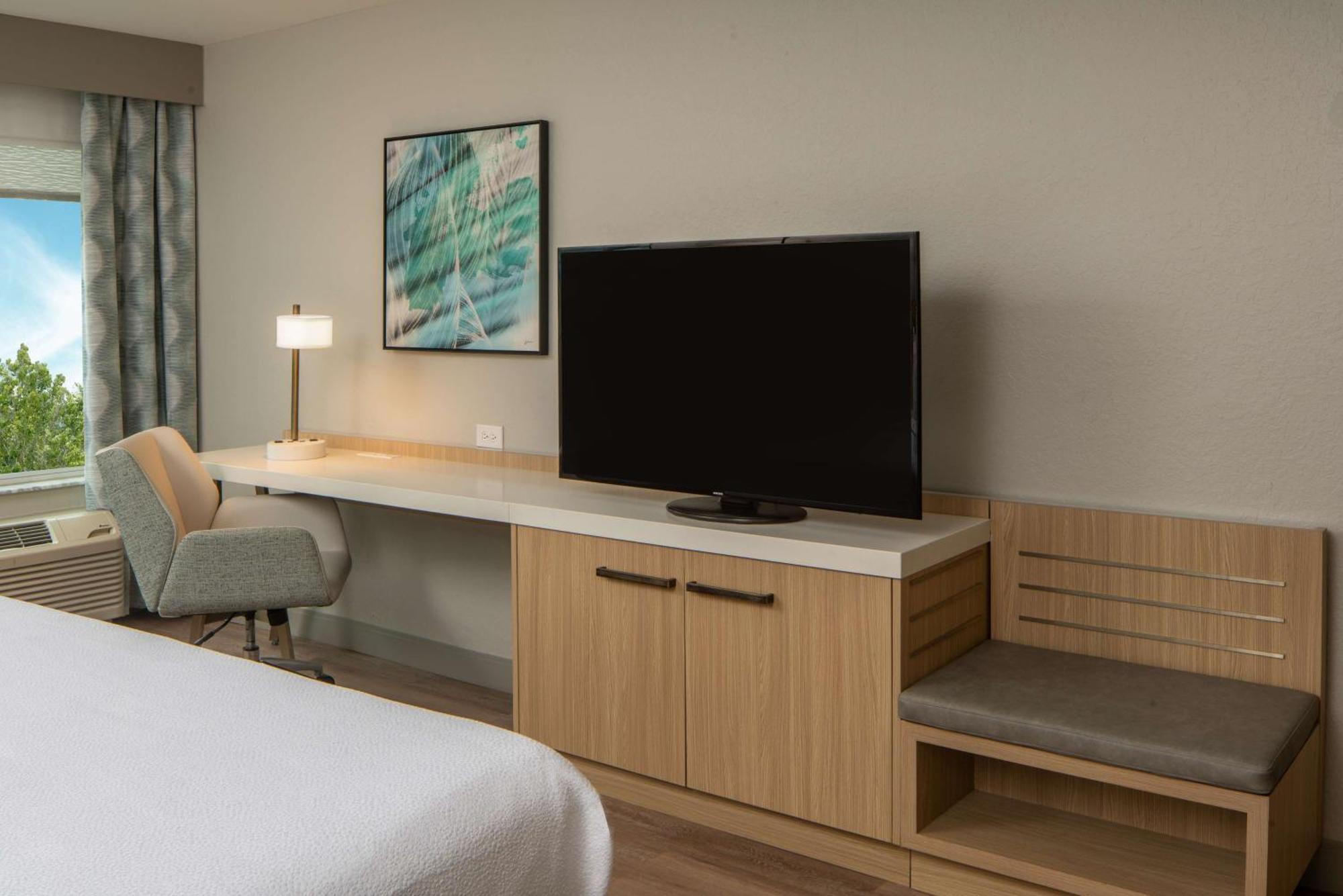 Hotel Hilton Garden Airport 3*