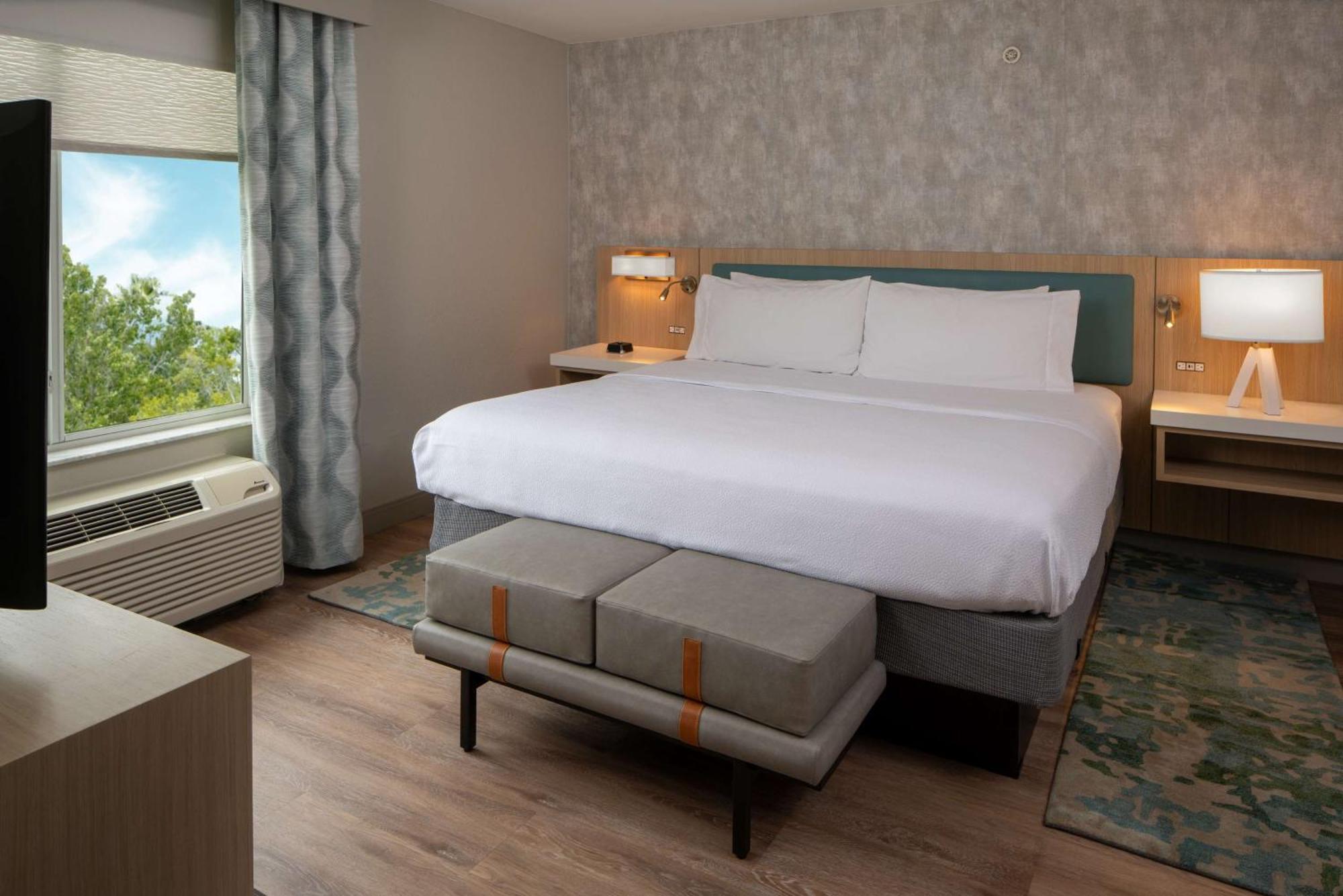 Hilton Garden Airport 3*