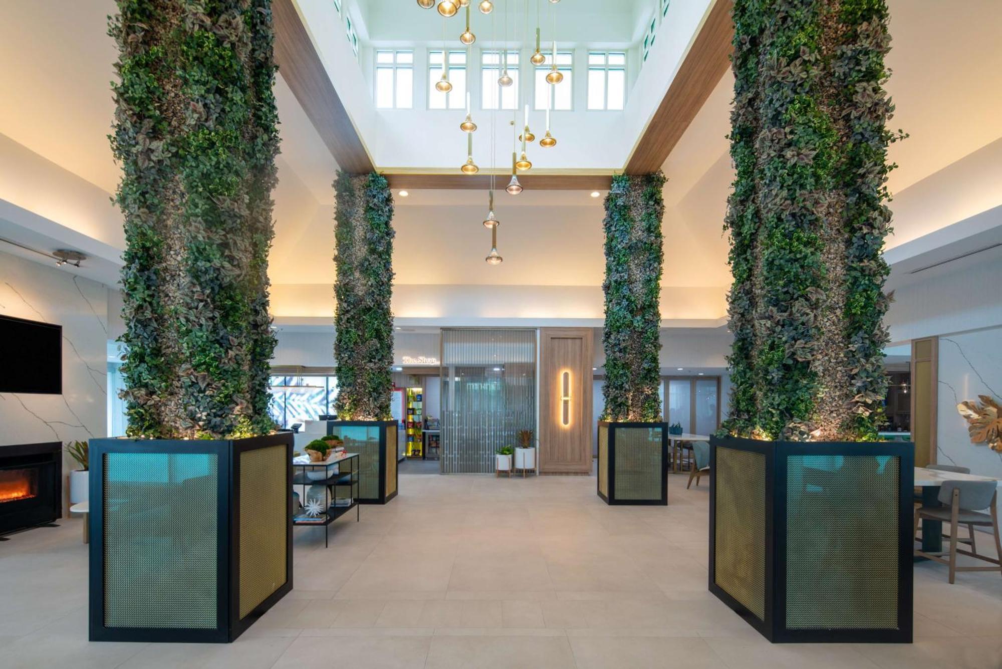 Hilton Garden Airport 3*