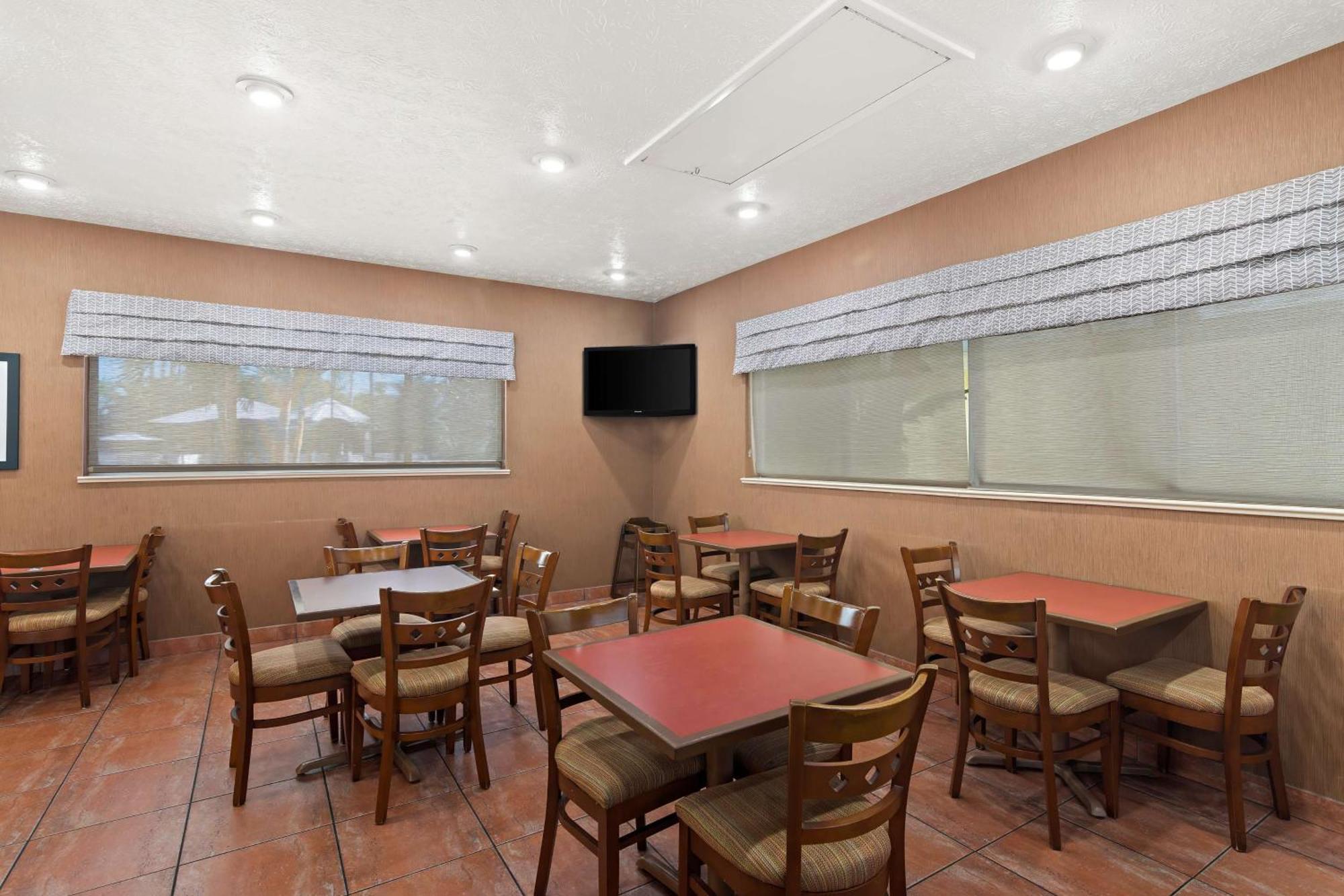 Hotel Western Port St. Lucie