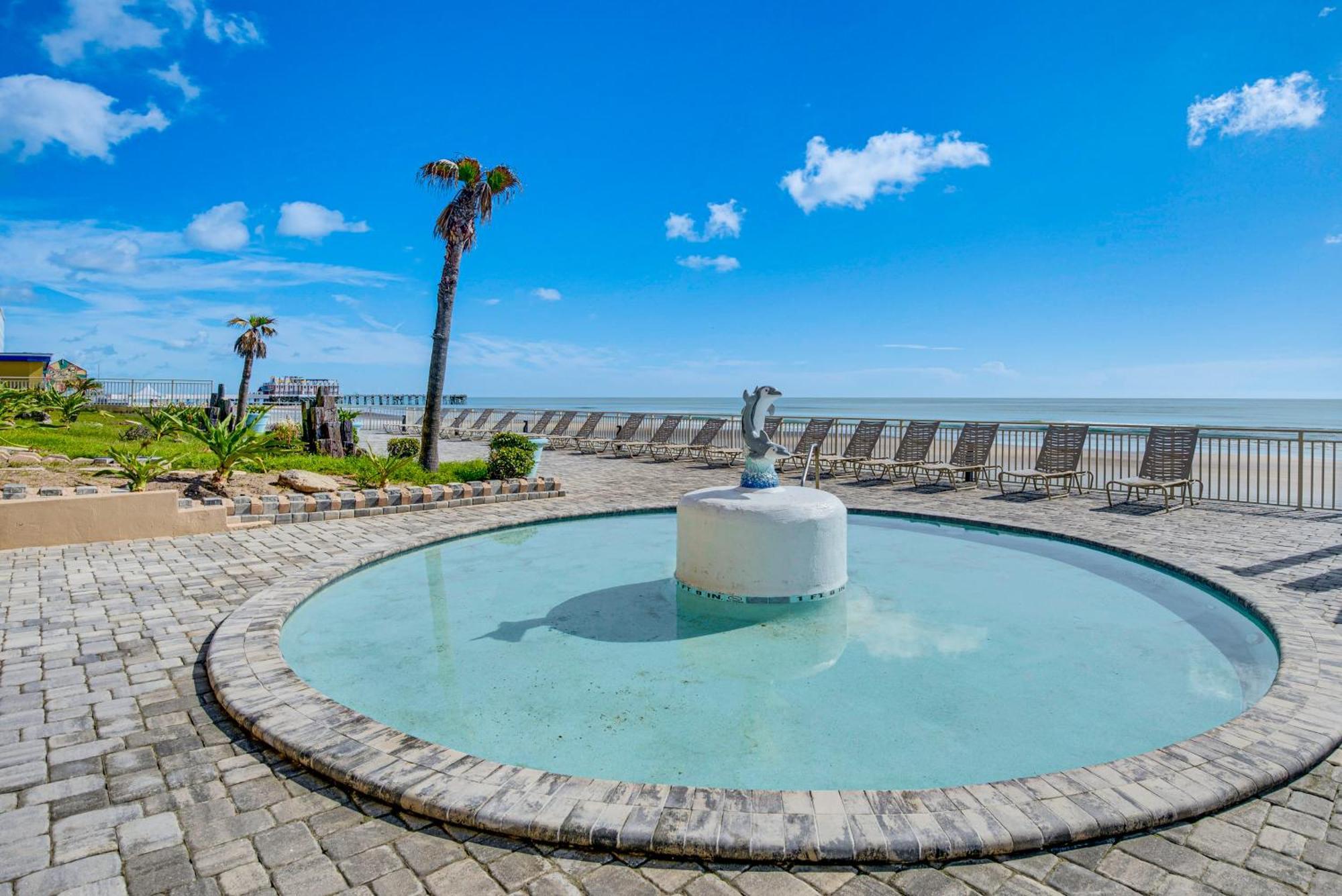 Cozy Daytona - Steps To Ocean! * Daytona Beach