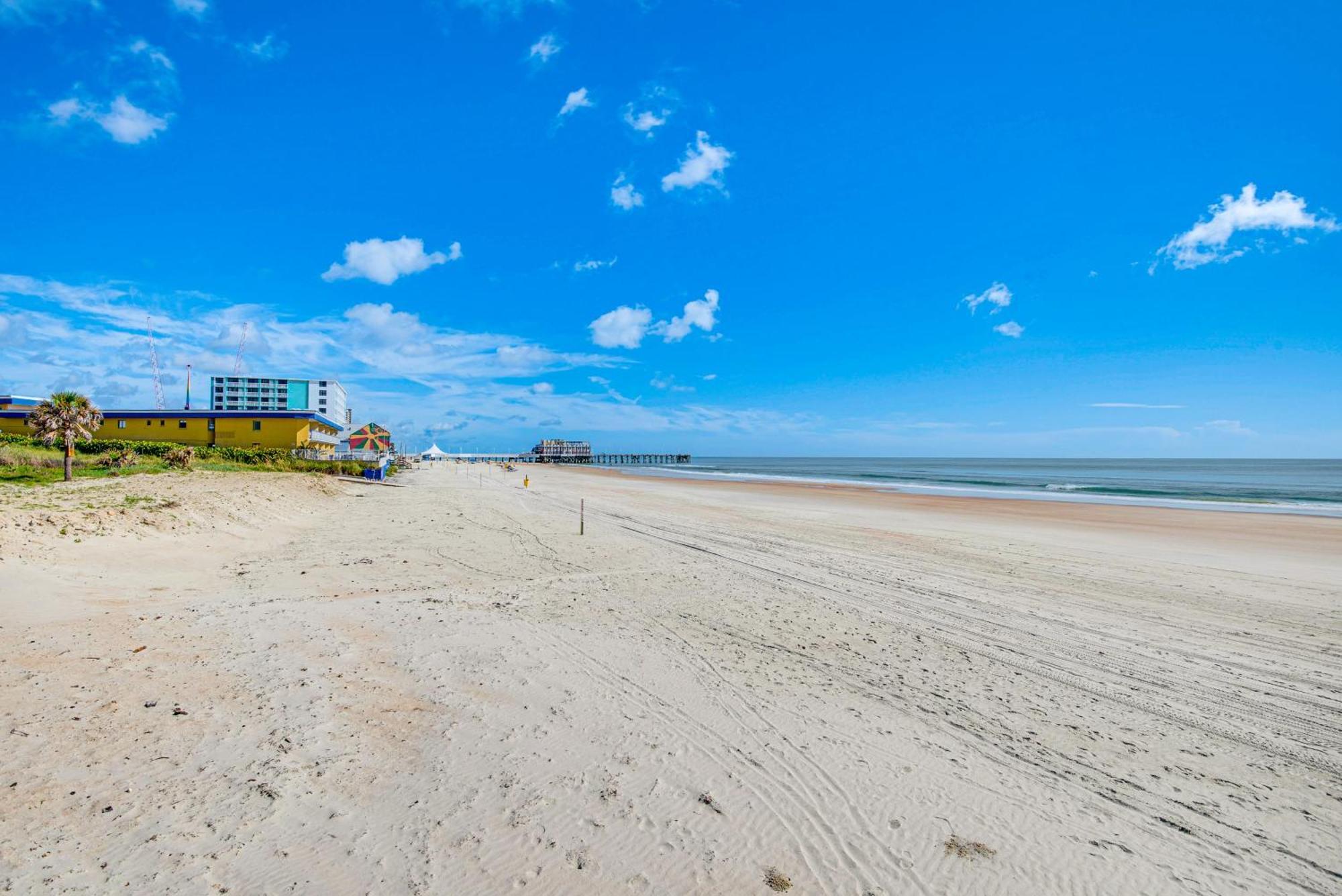 Cozy Daytona - Steps To Ocean!