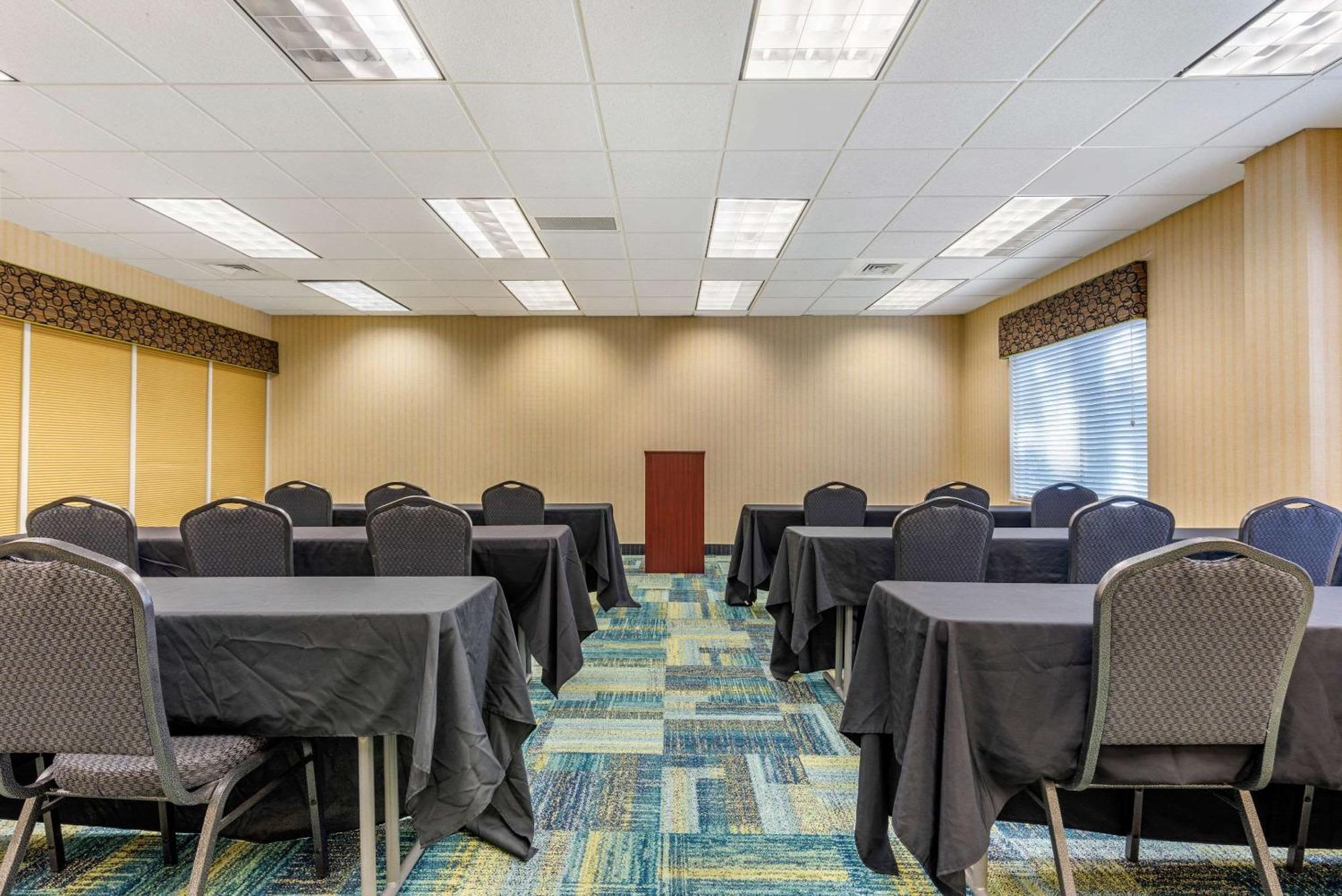 Comfort & Near Universal Resort-convention Ctr 3*