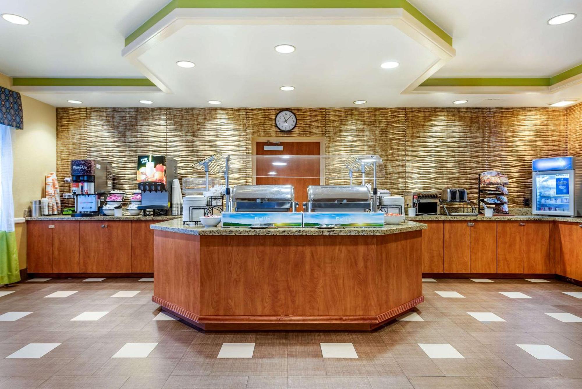 Comfort & Near Universal Resort-convention Ctr 3*