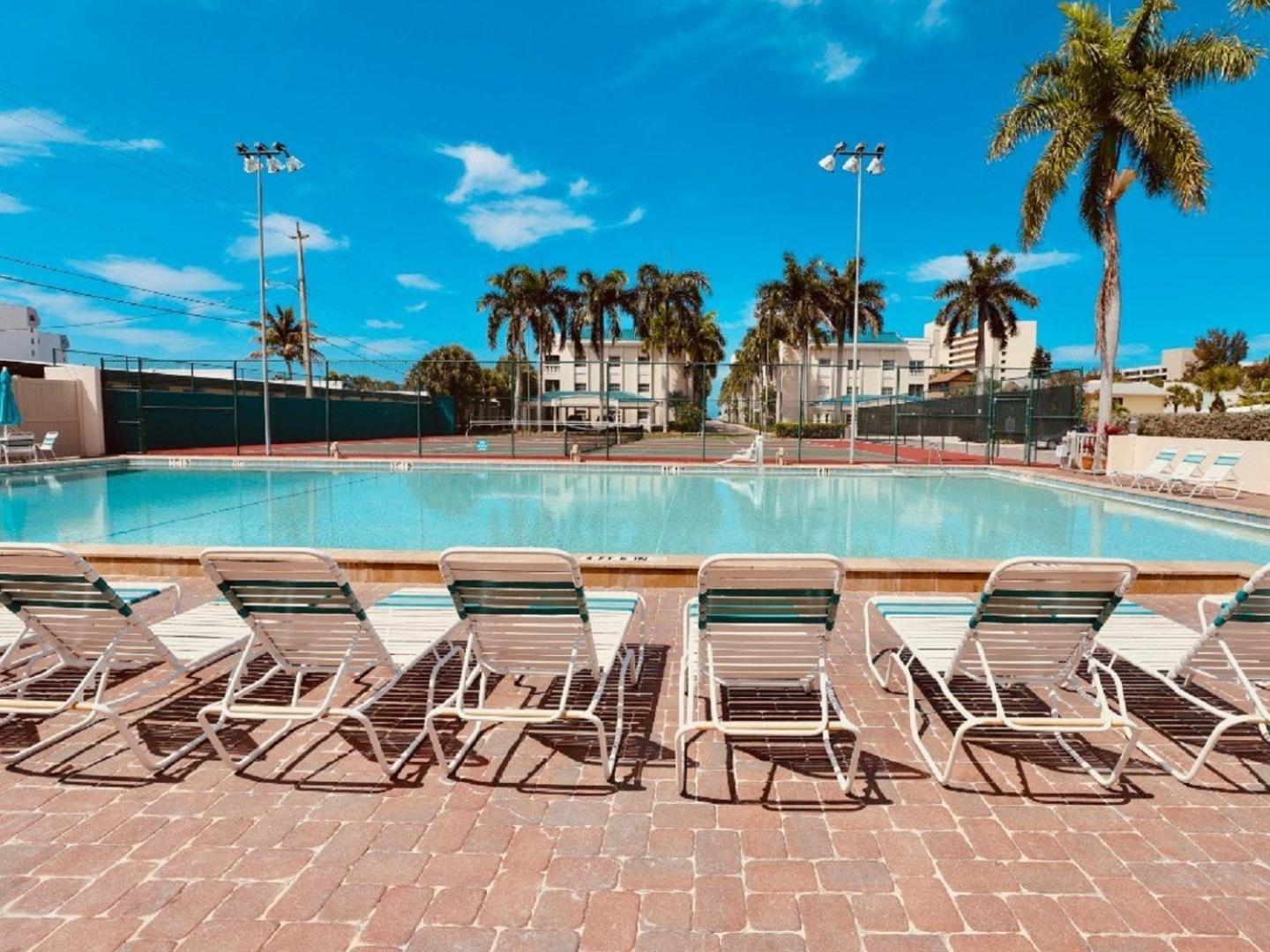 Palm Bay Club *