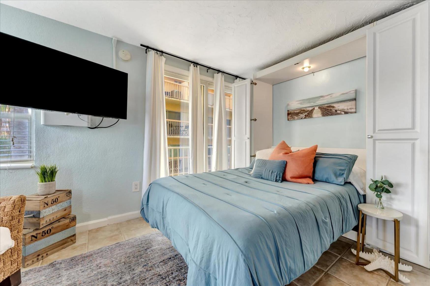Holiday home The Seashell With Private Balcony And Walk To Clearwater Beach