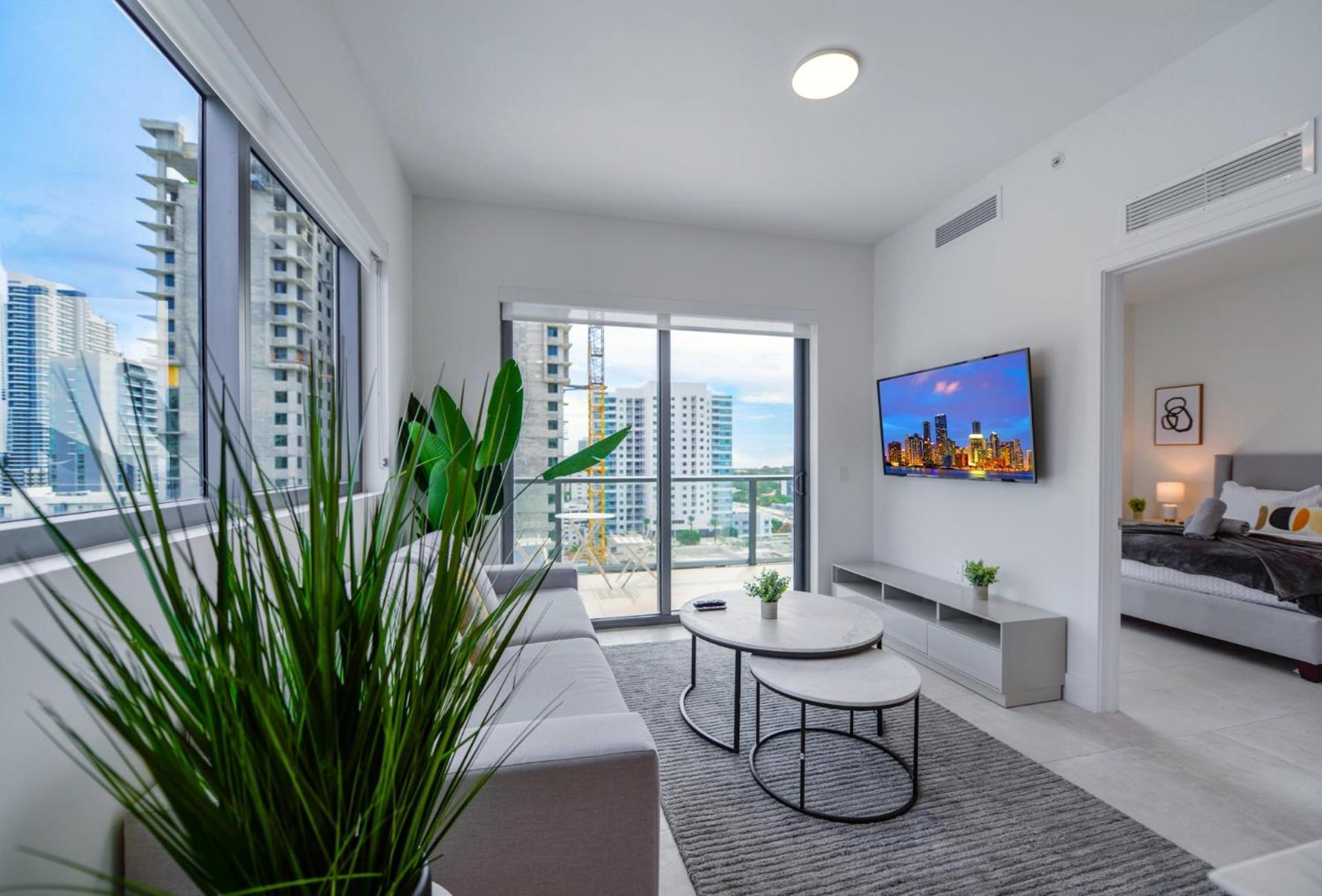 With Amazing Views In The Heart Of Brickell Apartment *