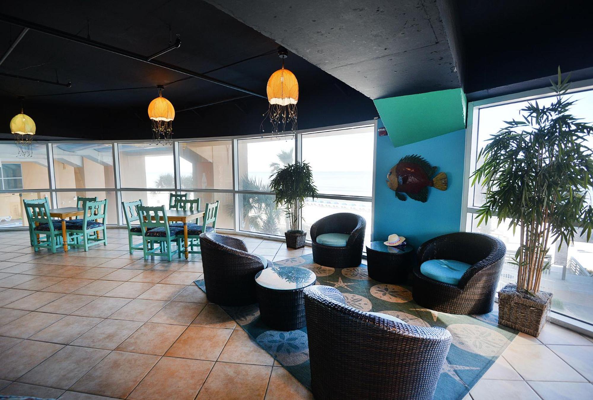 Aparthotel Beachfront Oasis At Splash And