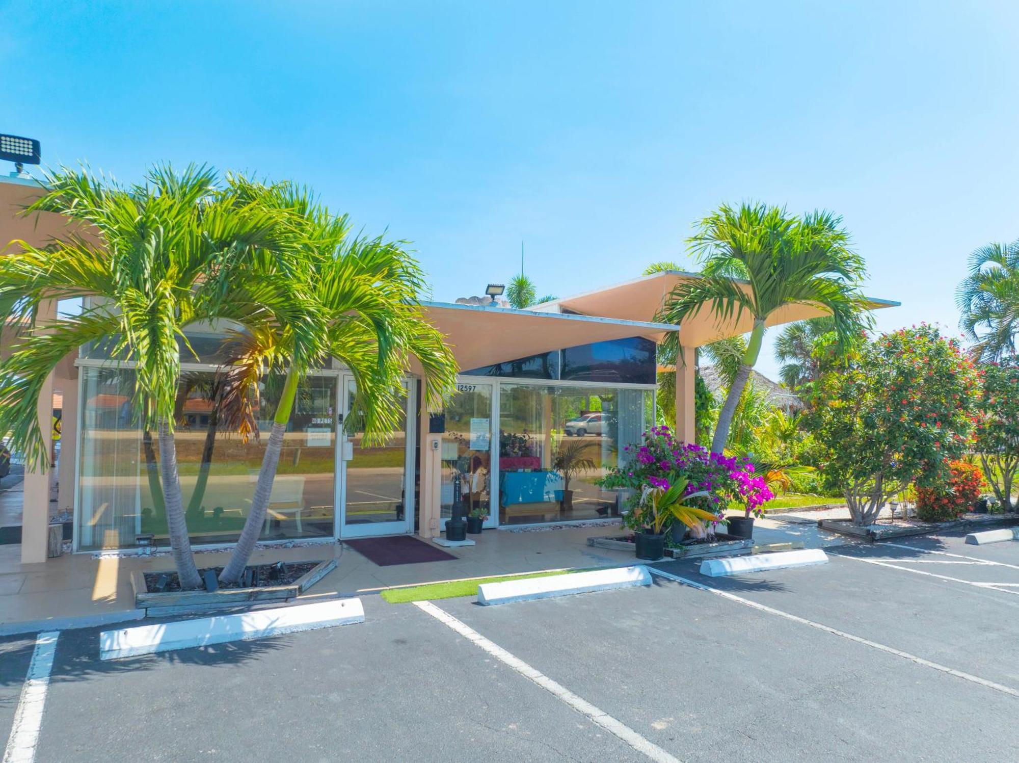 Warm Mineral Springs 2*