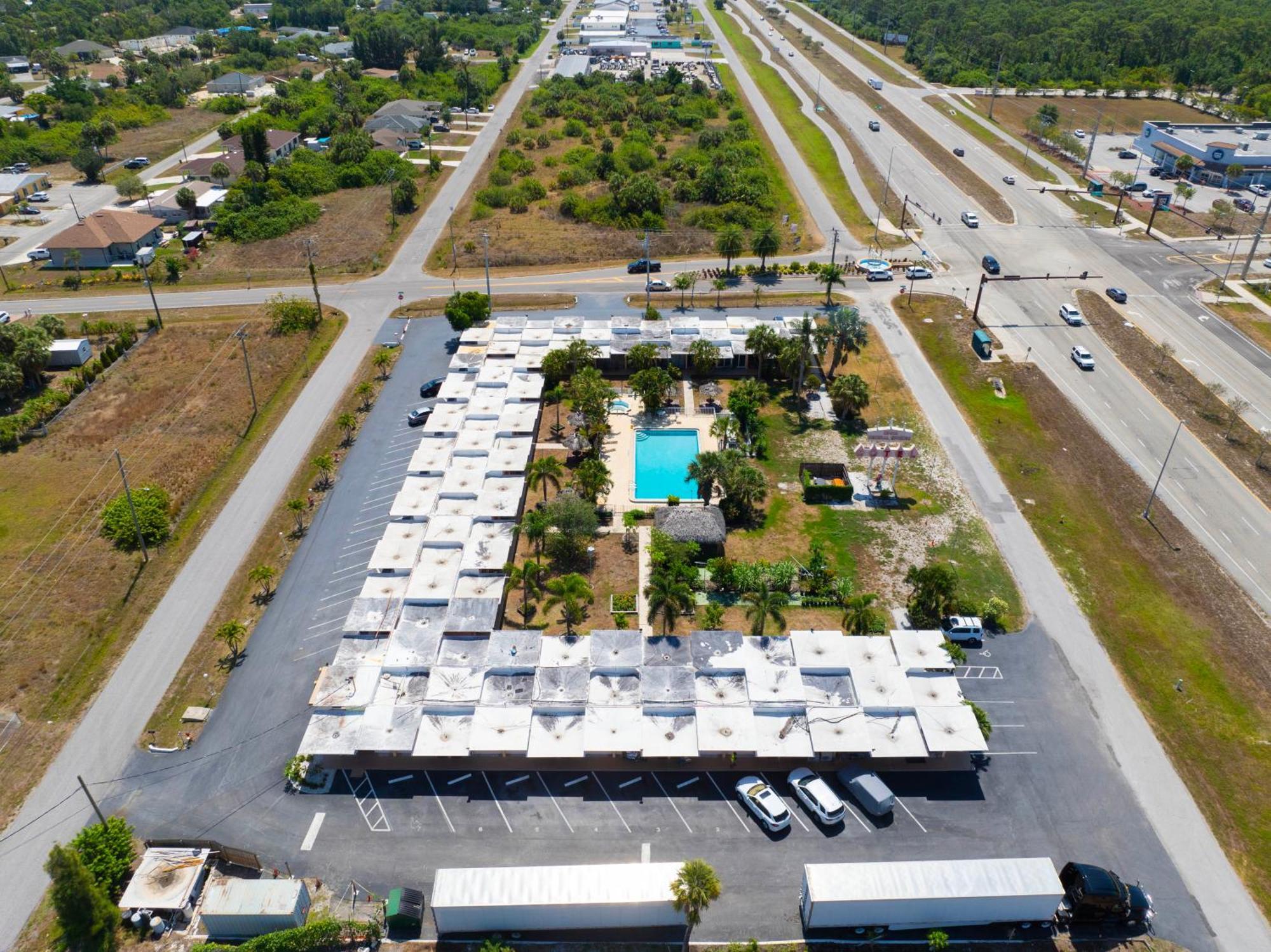 Warm Mineral Springs 2*