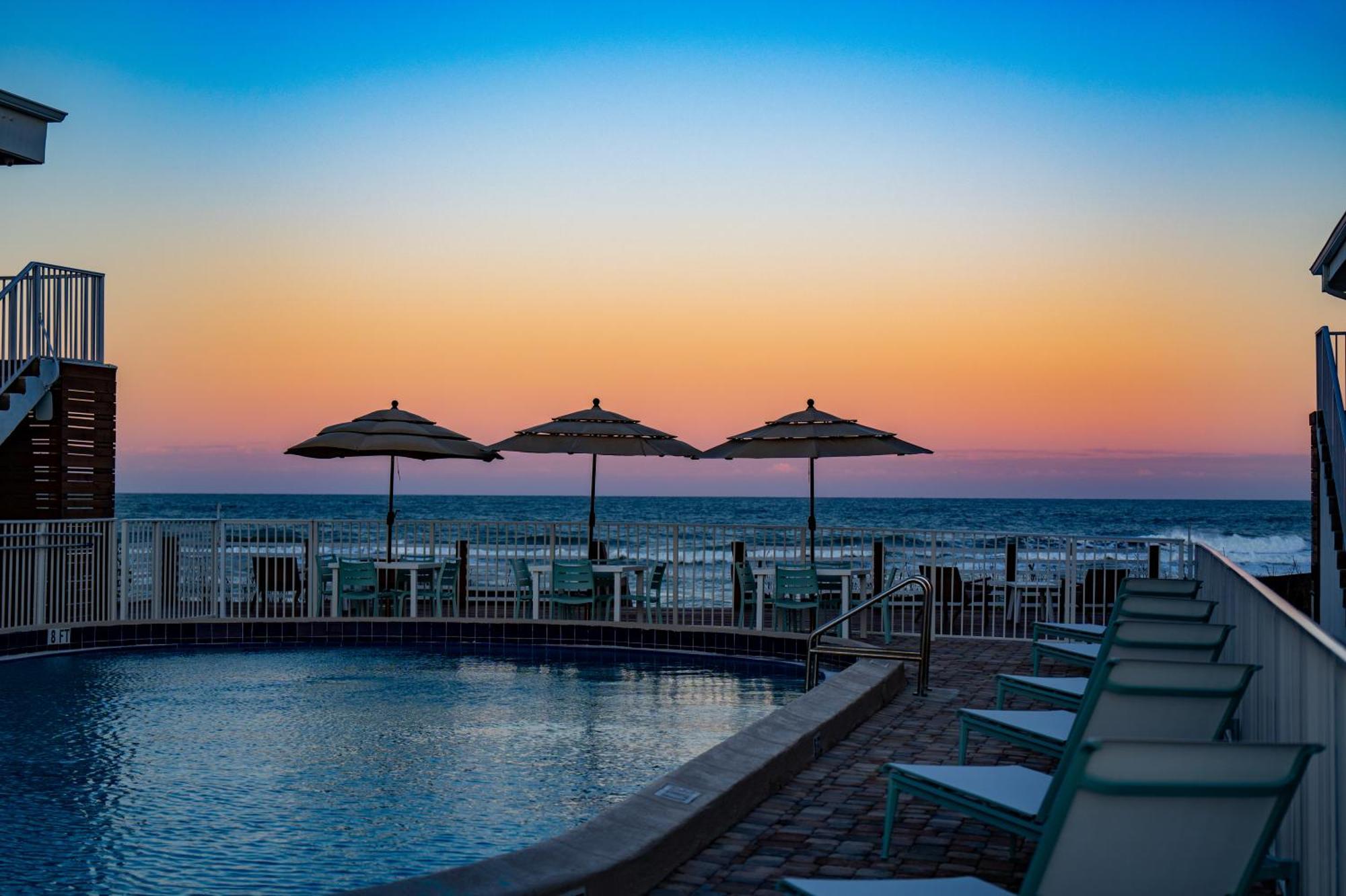 Melbourne & Surf Club Hotel 5*