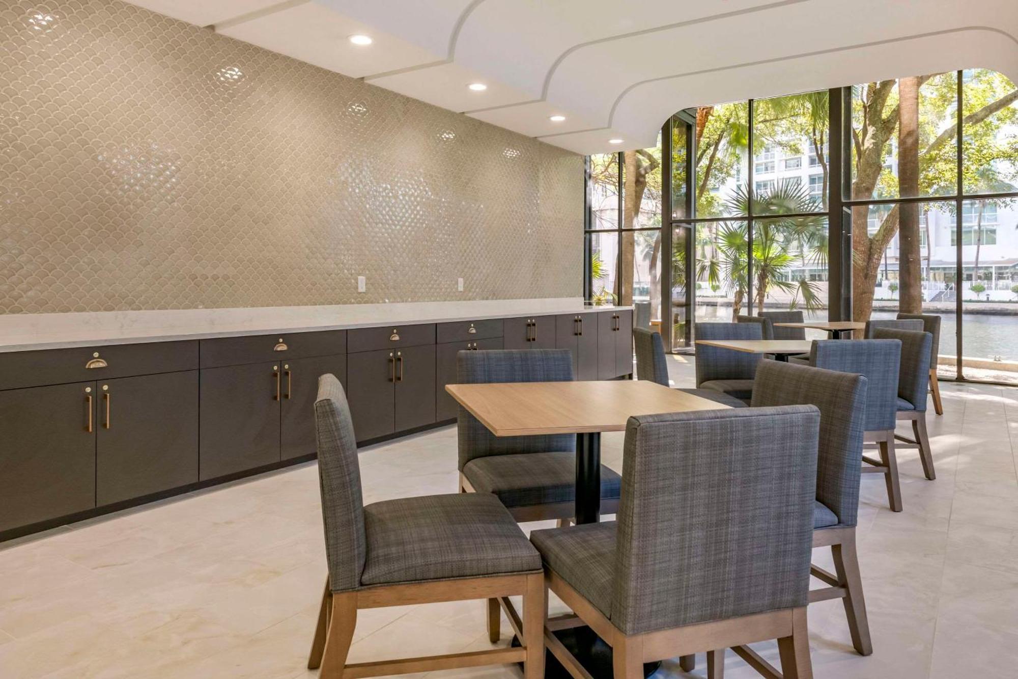 Comfort & Downtown Brickell-port Of 4* Miami