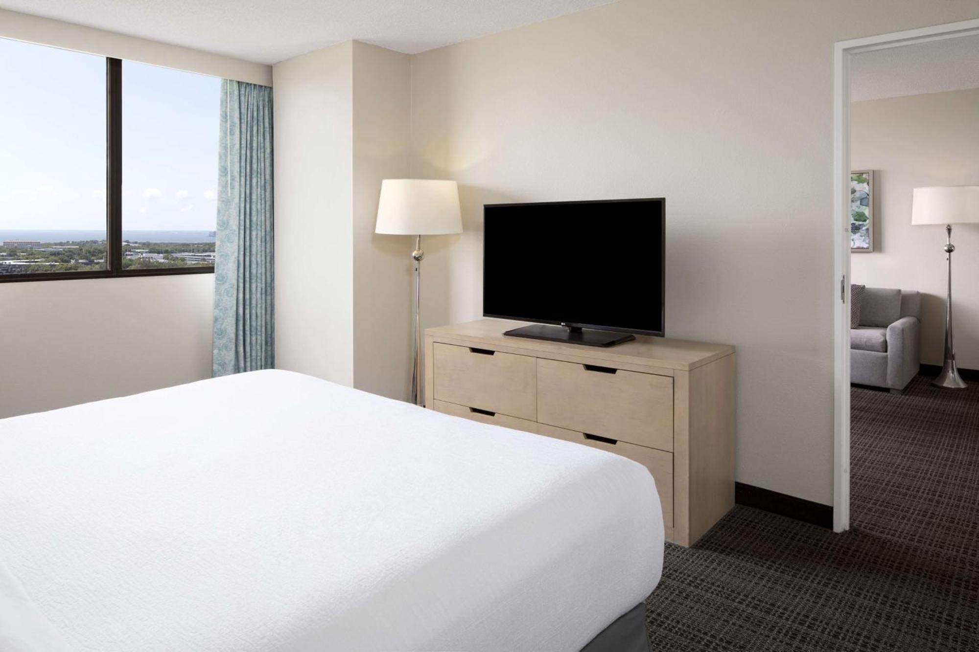 Hotel Embassy By Hilton Airport Westshore 3*
