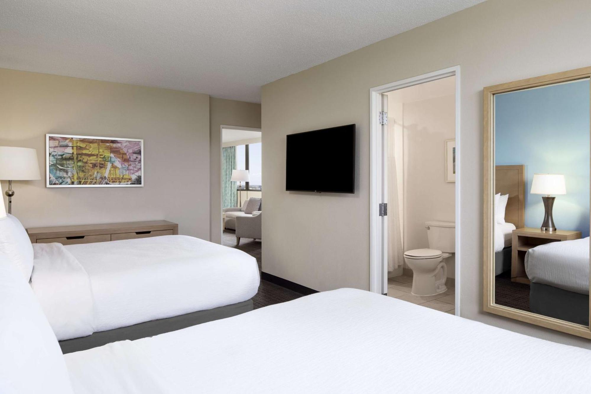 Embassy By Hilton Airport Westshore Hotel