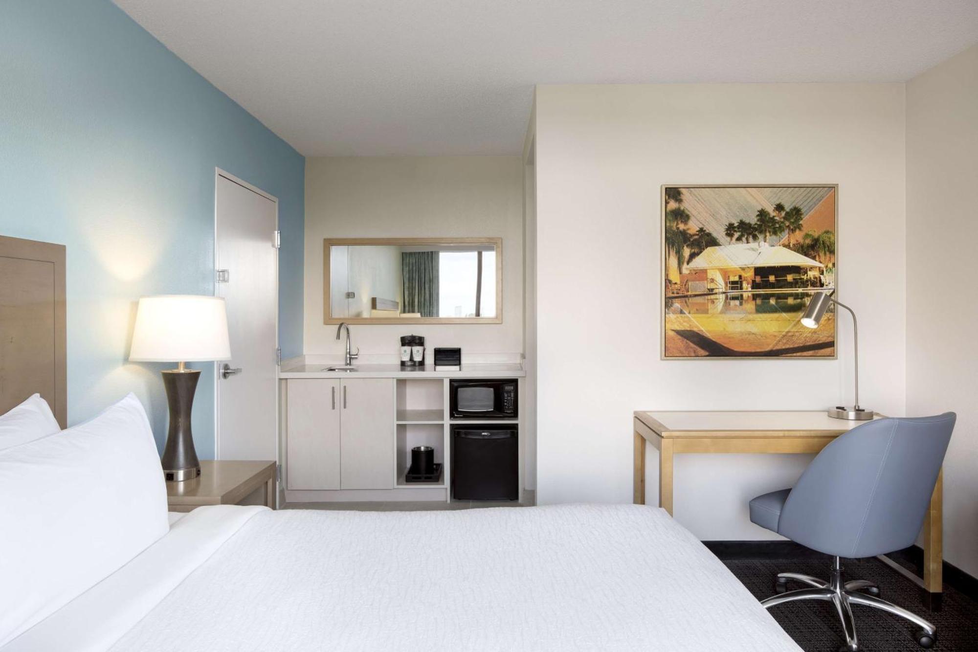 Hotel Embassy By Hilton Airport Westshore