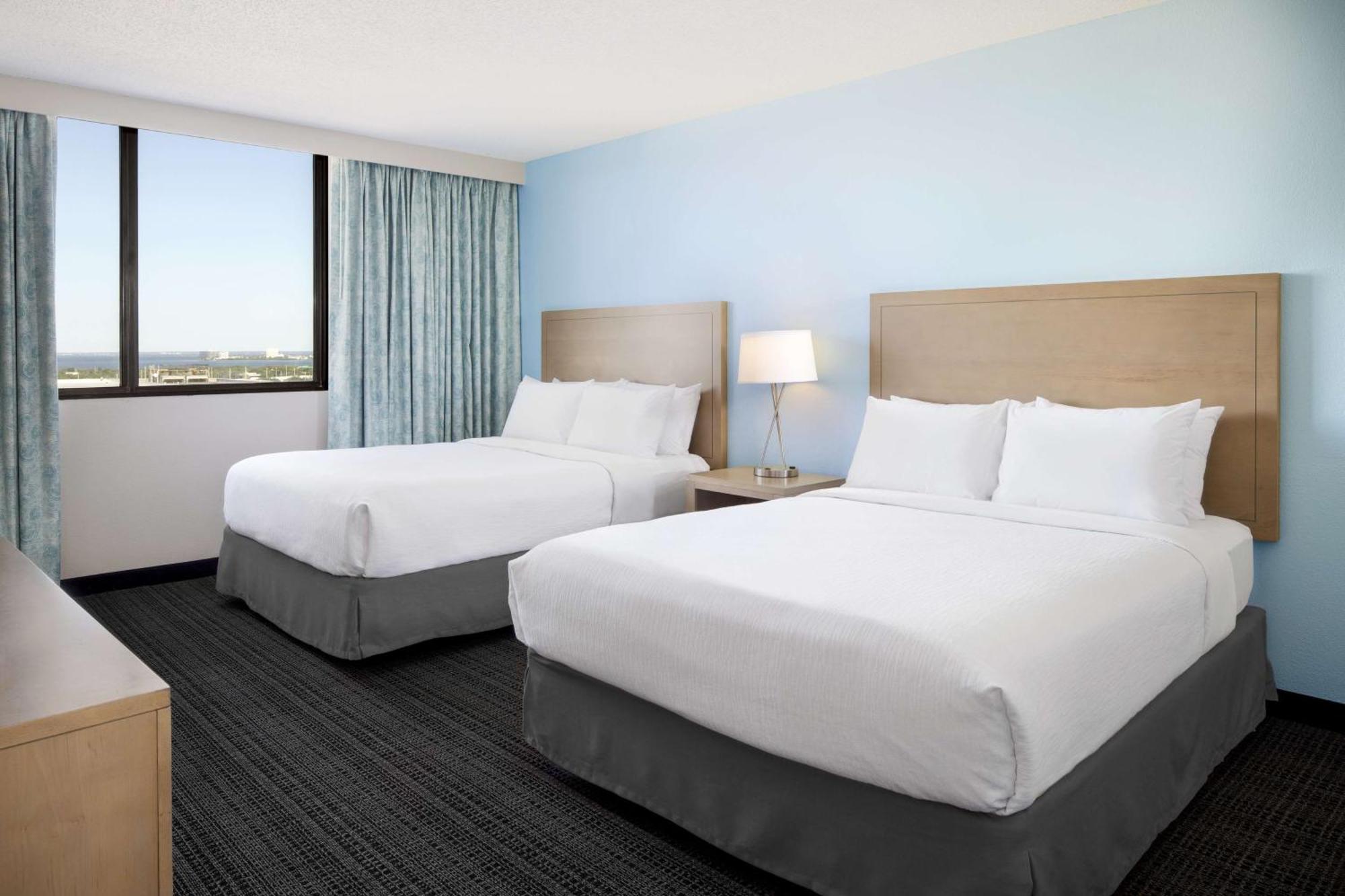 Hotel Embassy By Hilton Airport Westshore 3*