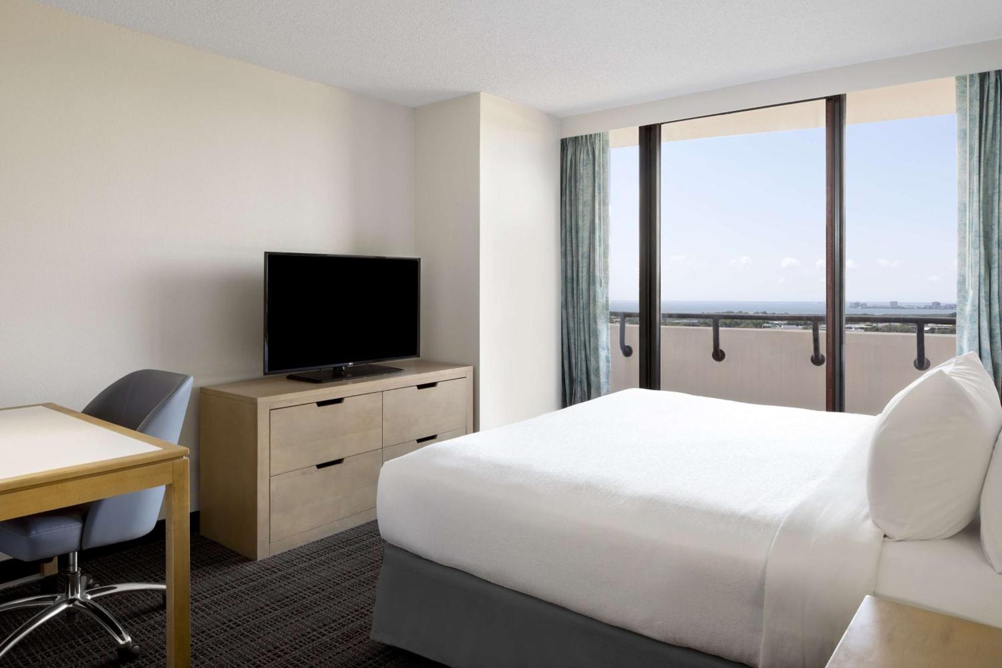 Hotel Embassy By Hilton Airport Westshore