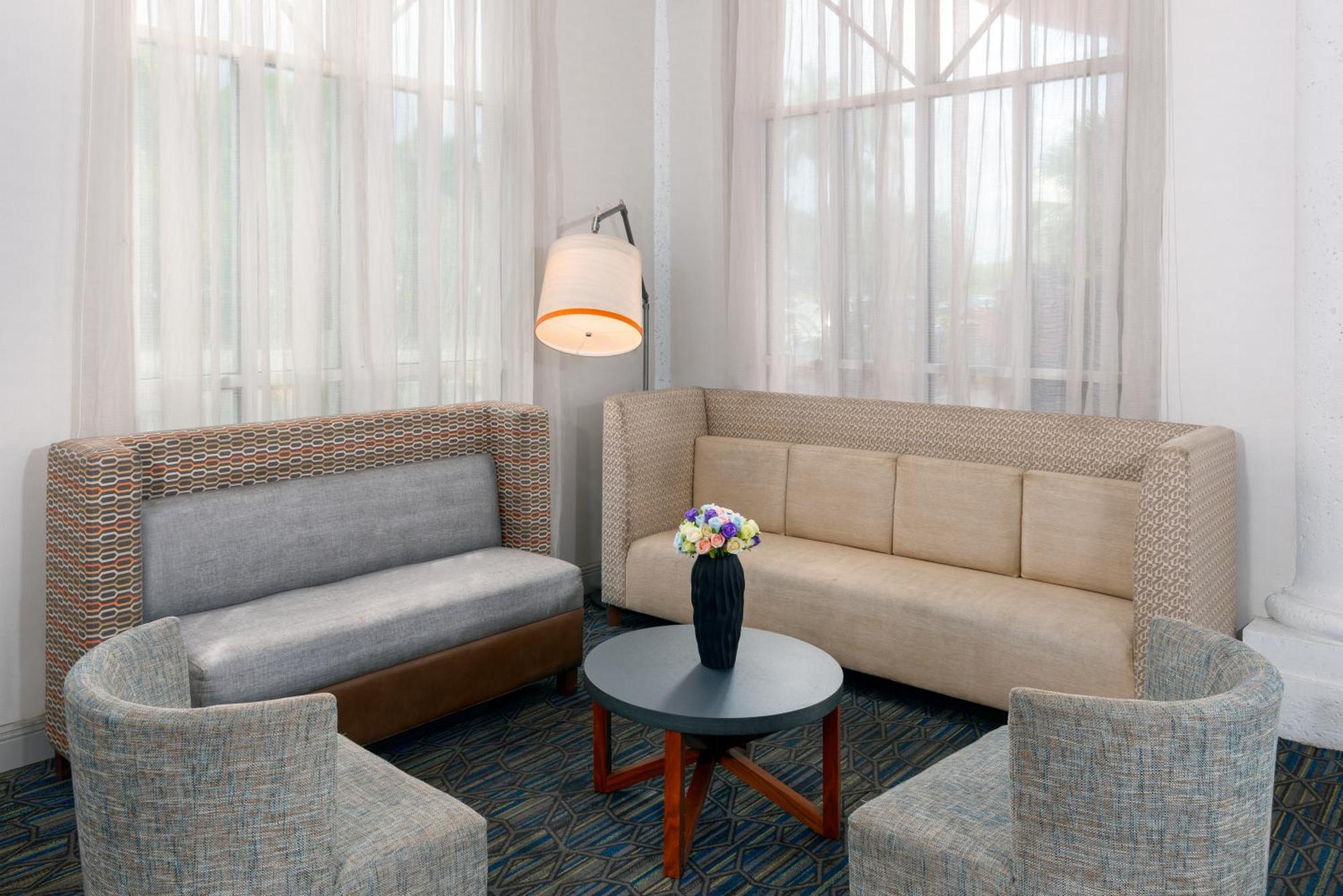 Express Miami Airport Area By Ihg Doral
