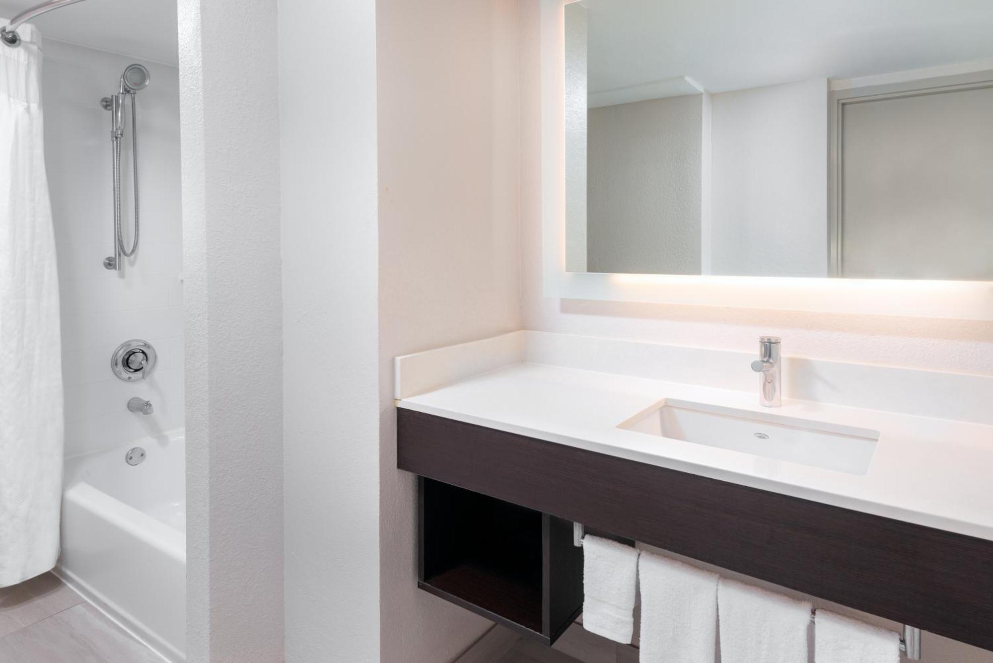 Express Miami Airport Area By Ihg 3*